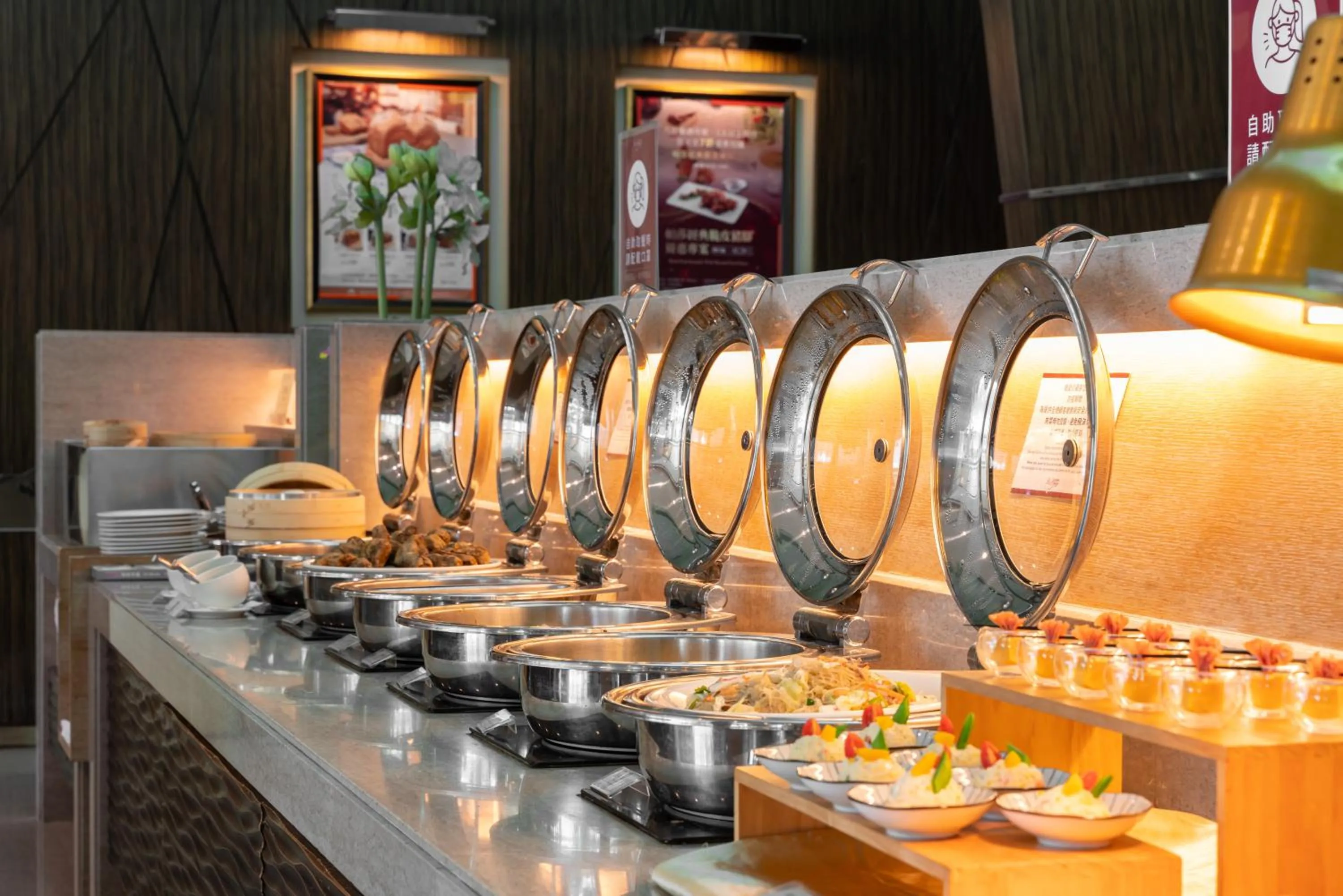 Restaurant/places to eat in Taipung Suites