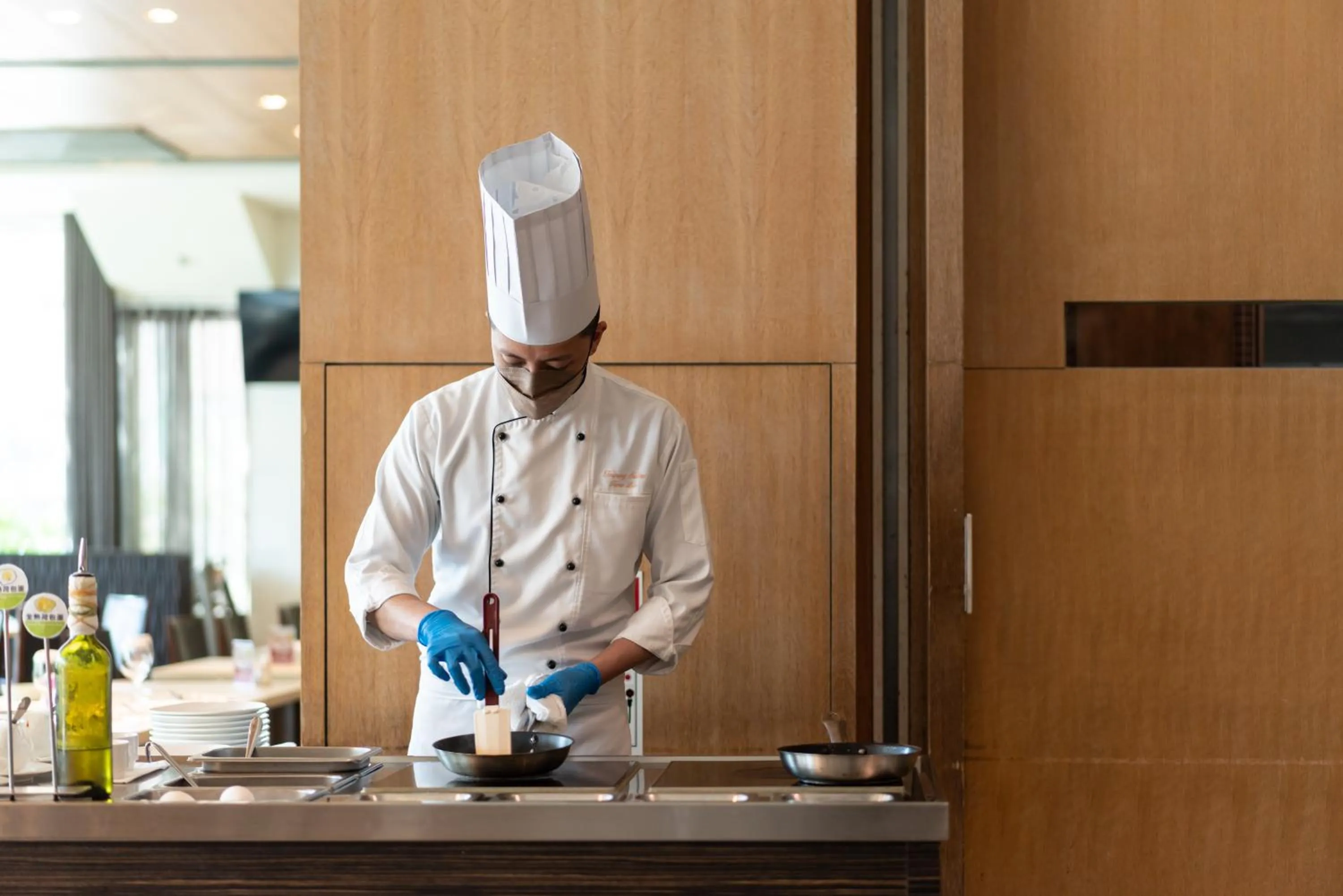 Restaurant/places to eat in Taipung Suites