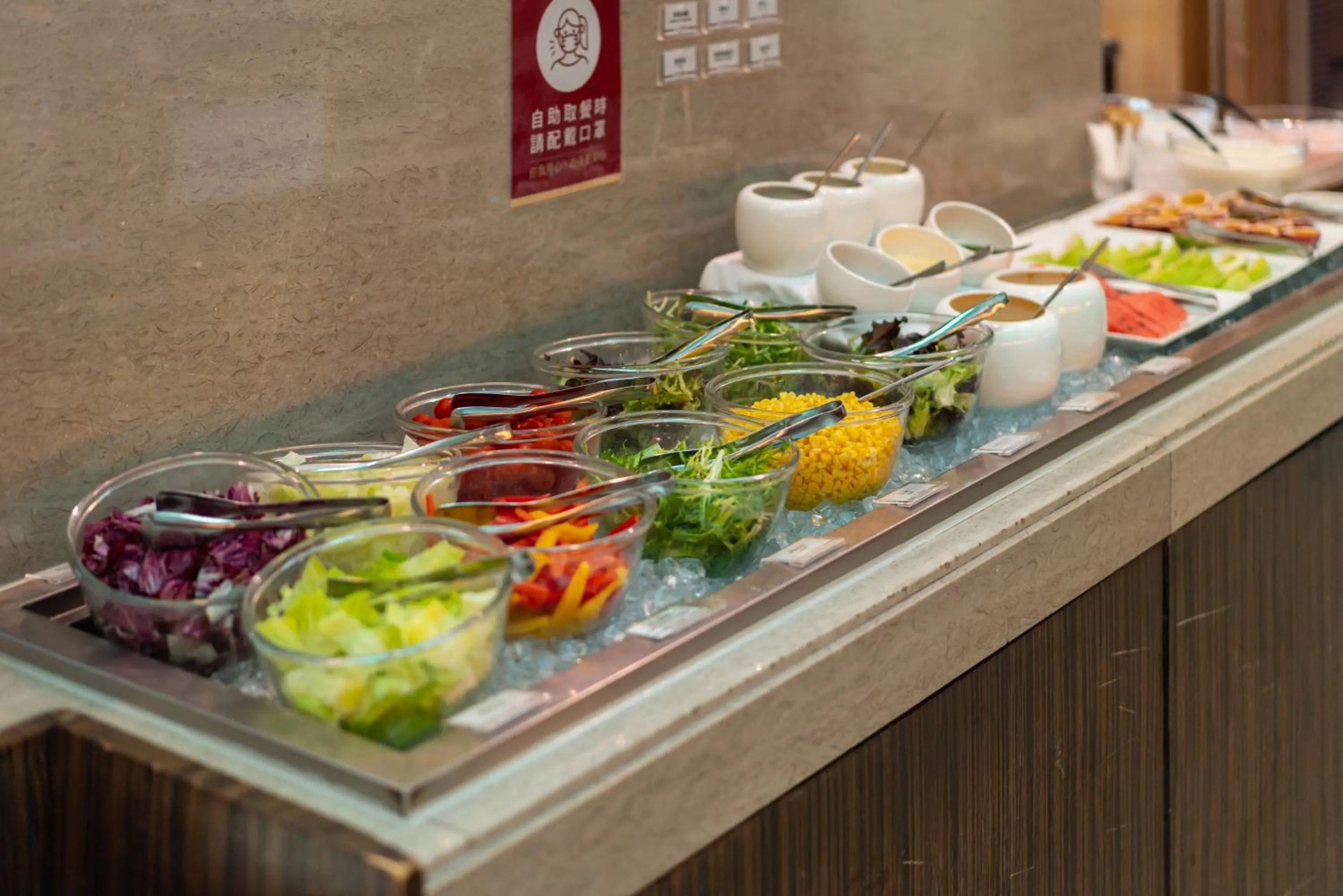 Restaurant/places to eat in Taipung Suites