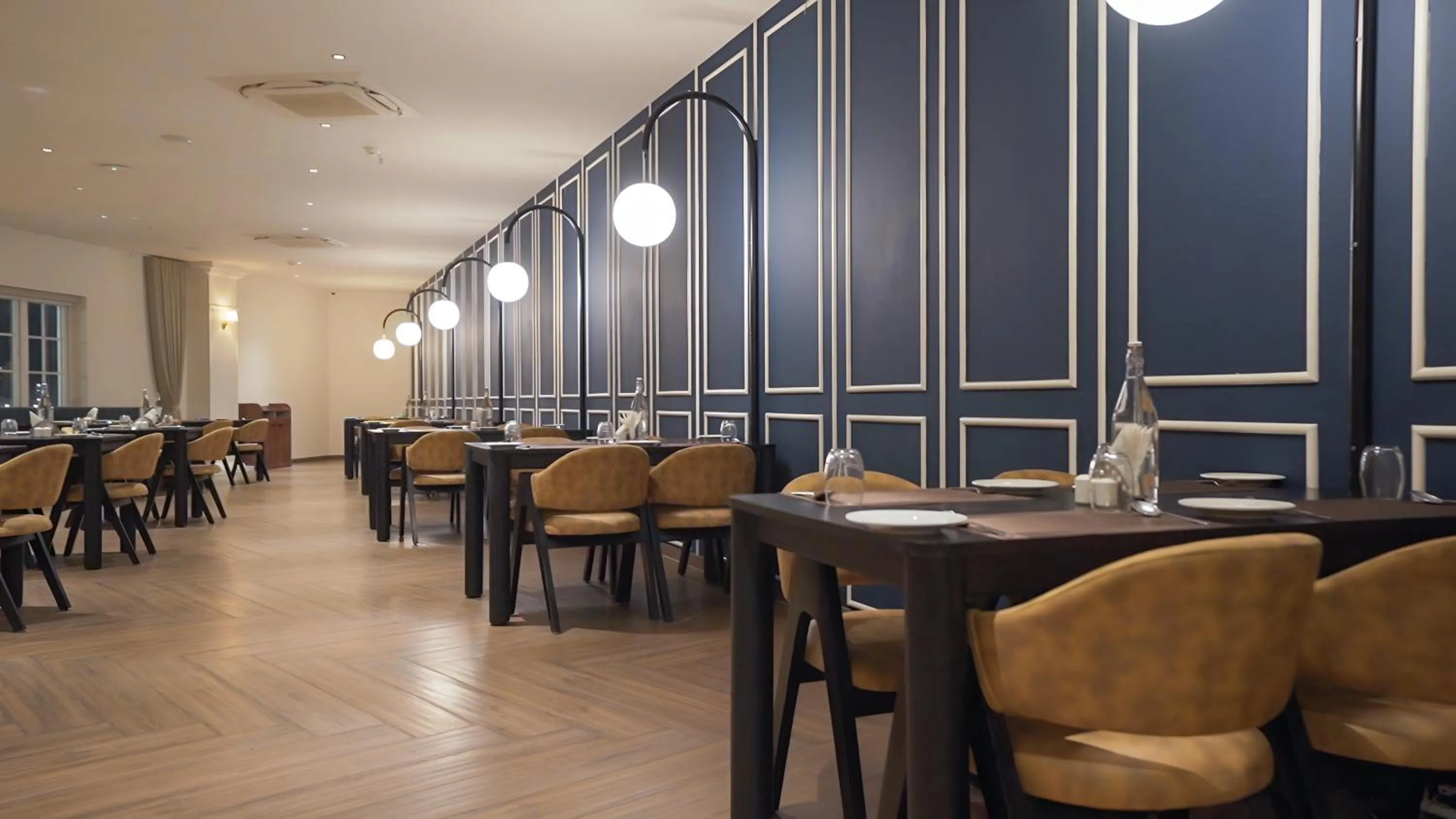 Restaurant/places to eat in Pride Resort, Rajkot