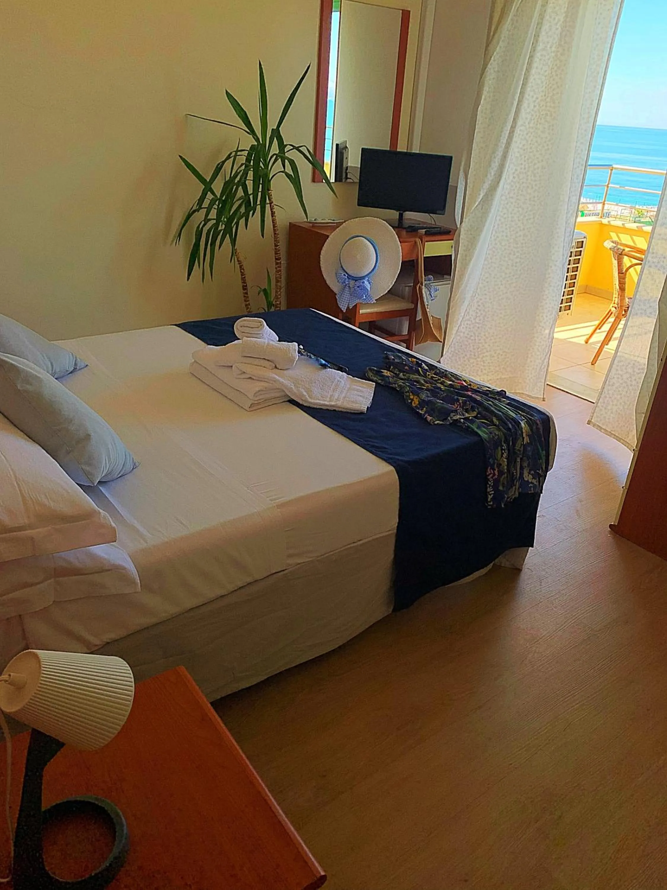 View (from property/room), Bed in Hotel Panoramico