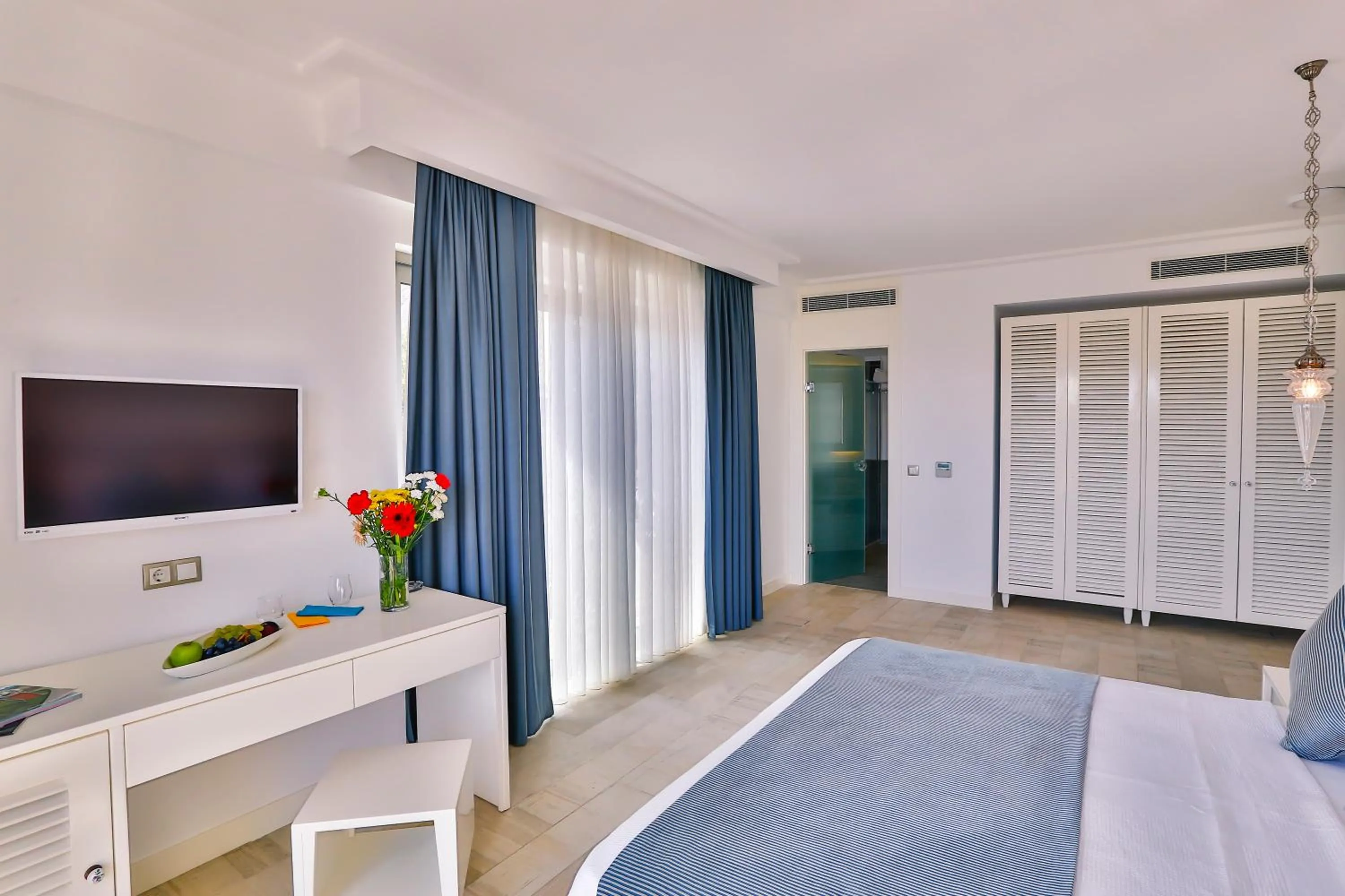 Shower, Bed in Arnna Hotel