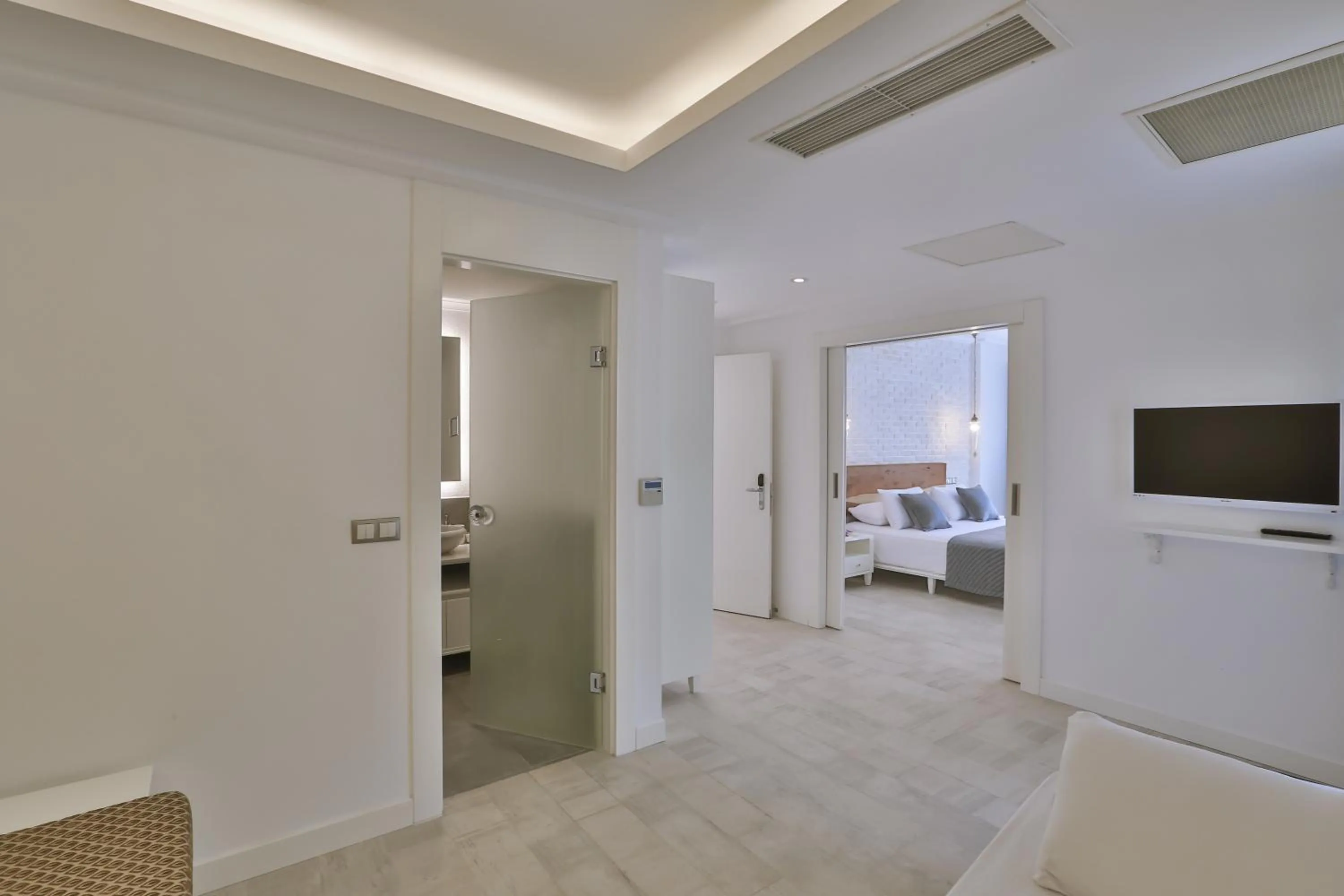 Living room, Bed in Arnna Hotel