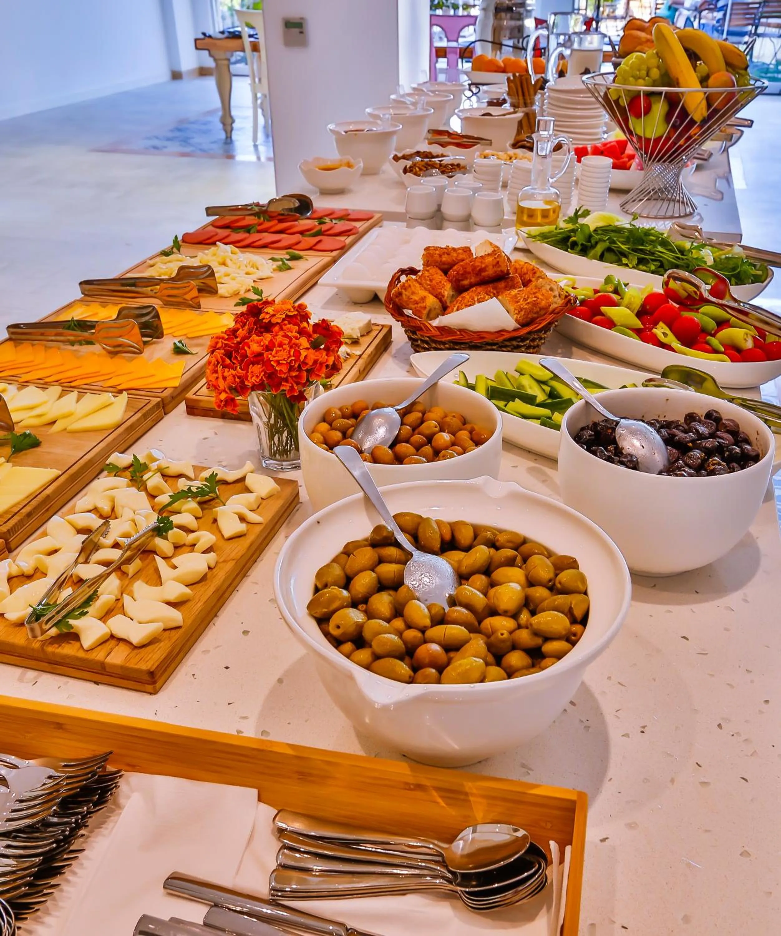 Restaurant/places to eat in Arnna Hotel