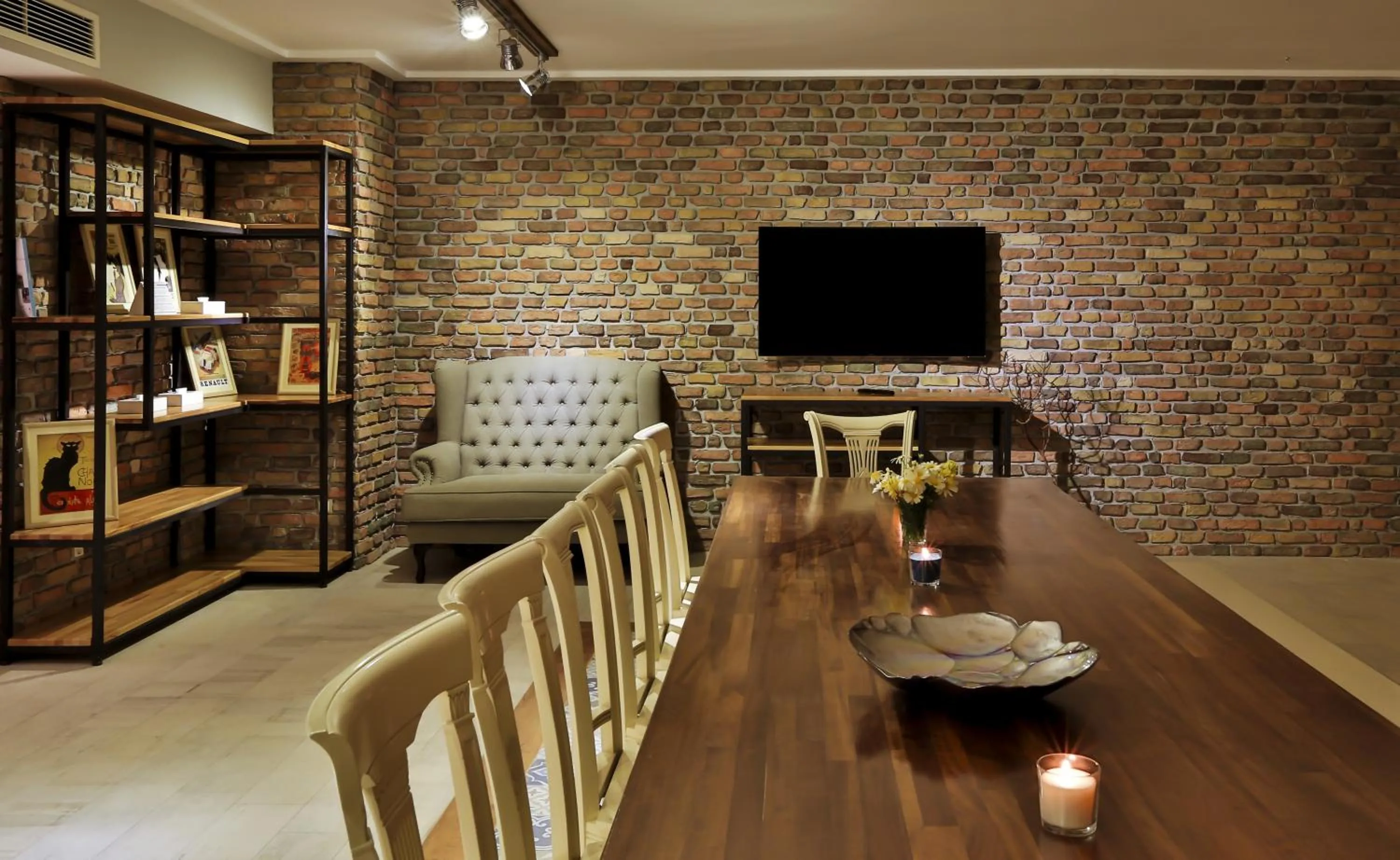 Restaurant/places to eat in Arnna Hotel