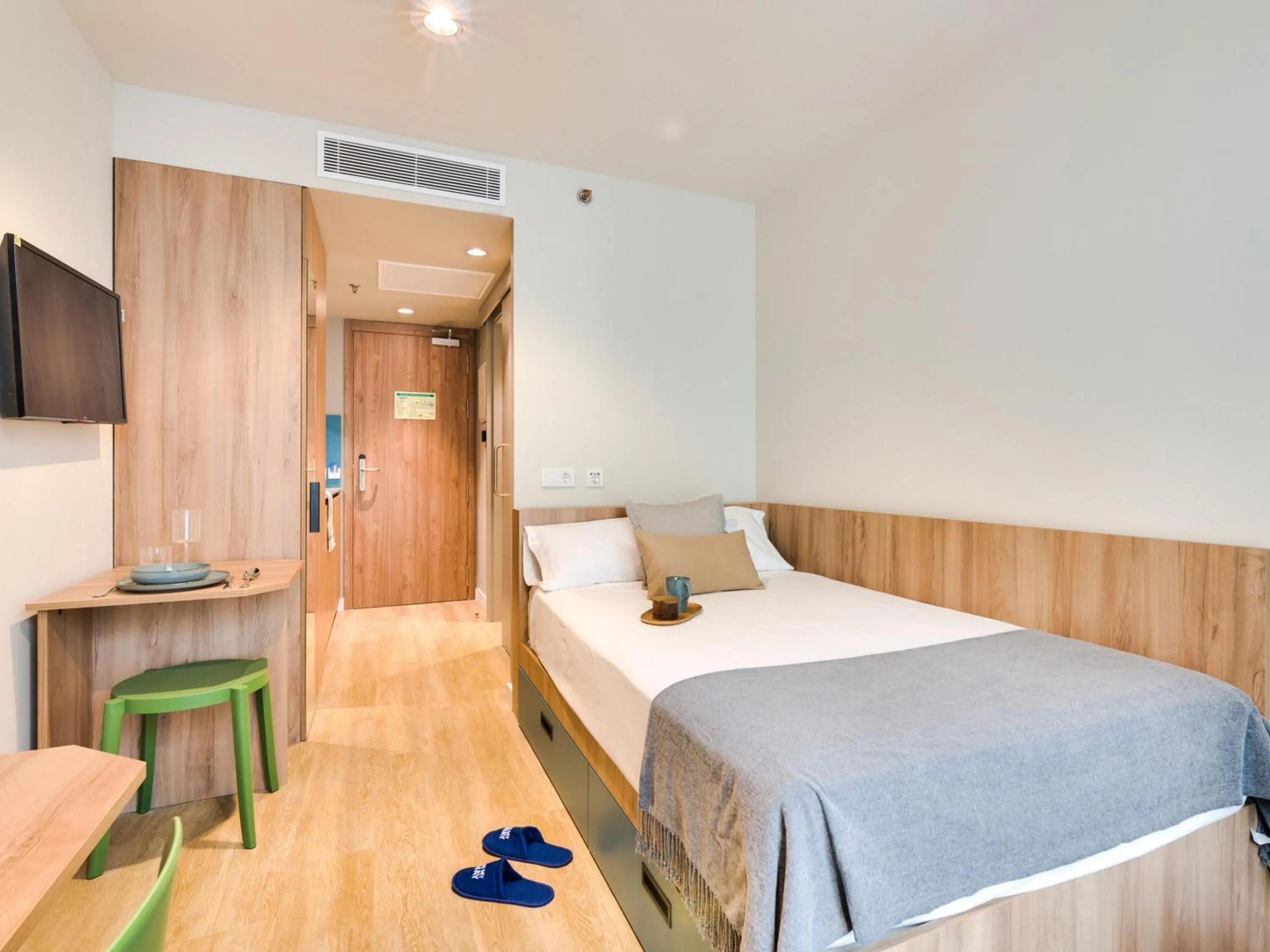 Bed in Livensa Living Studios - Valencia Viveros