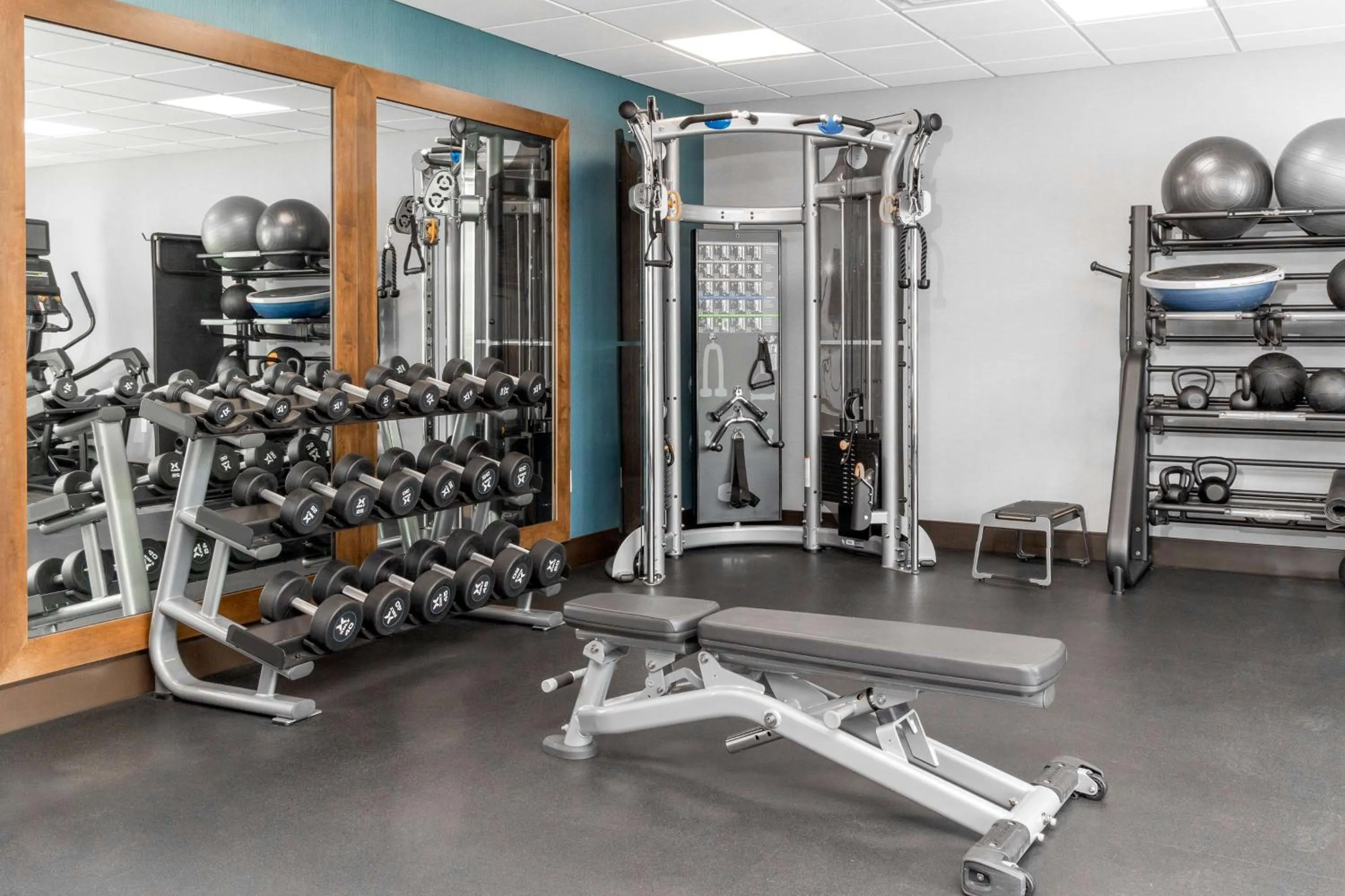 Fitness centre/facilities in Hampton Inn & Suites Porter Ranch Los Angeles