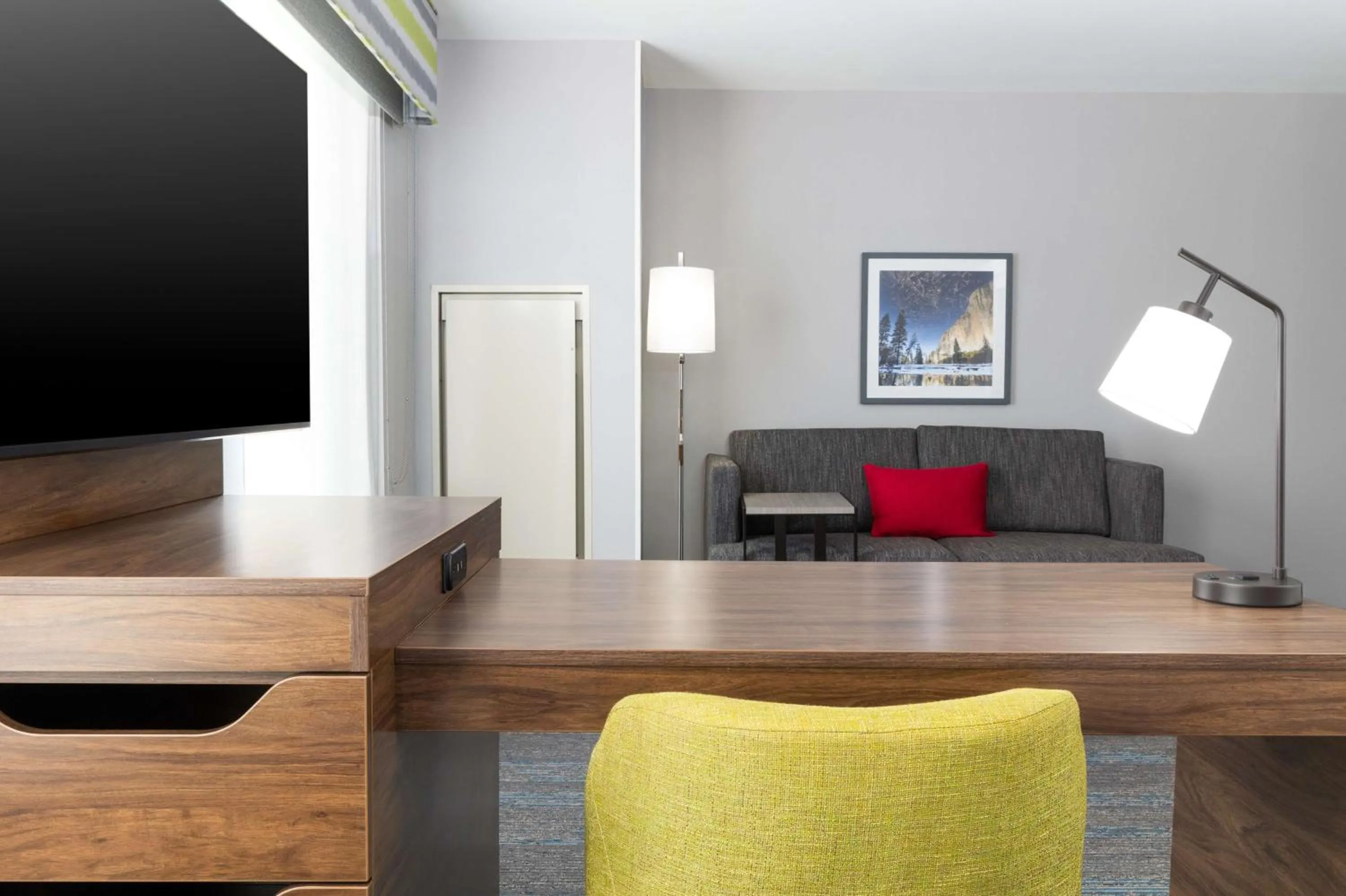 TV and multimedia in Hampton Inn & Suites Porter Ranch Los Angeles