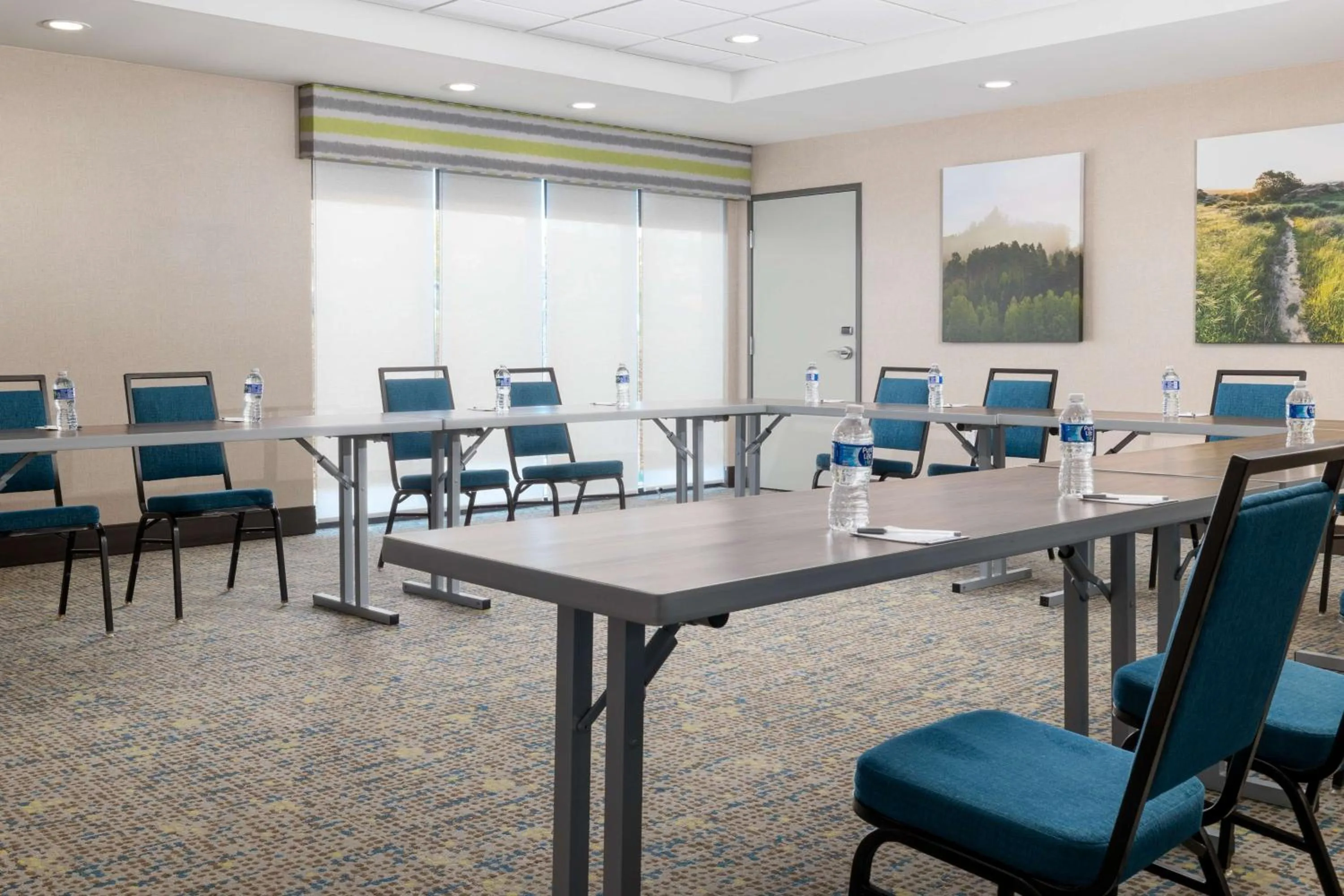 Meeting/conference room in Hampton Inn & Suites Porter Ranch Los Angeles