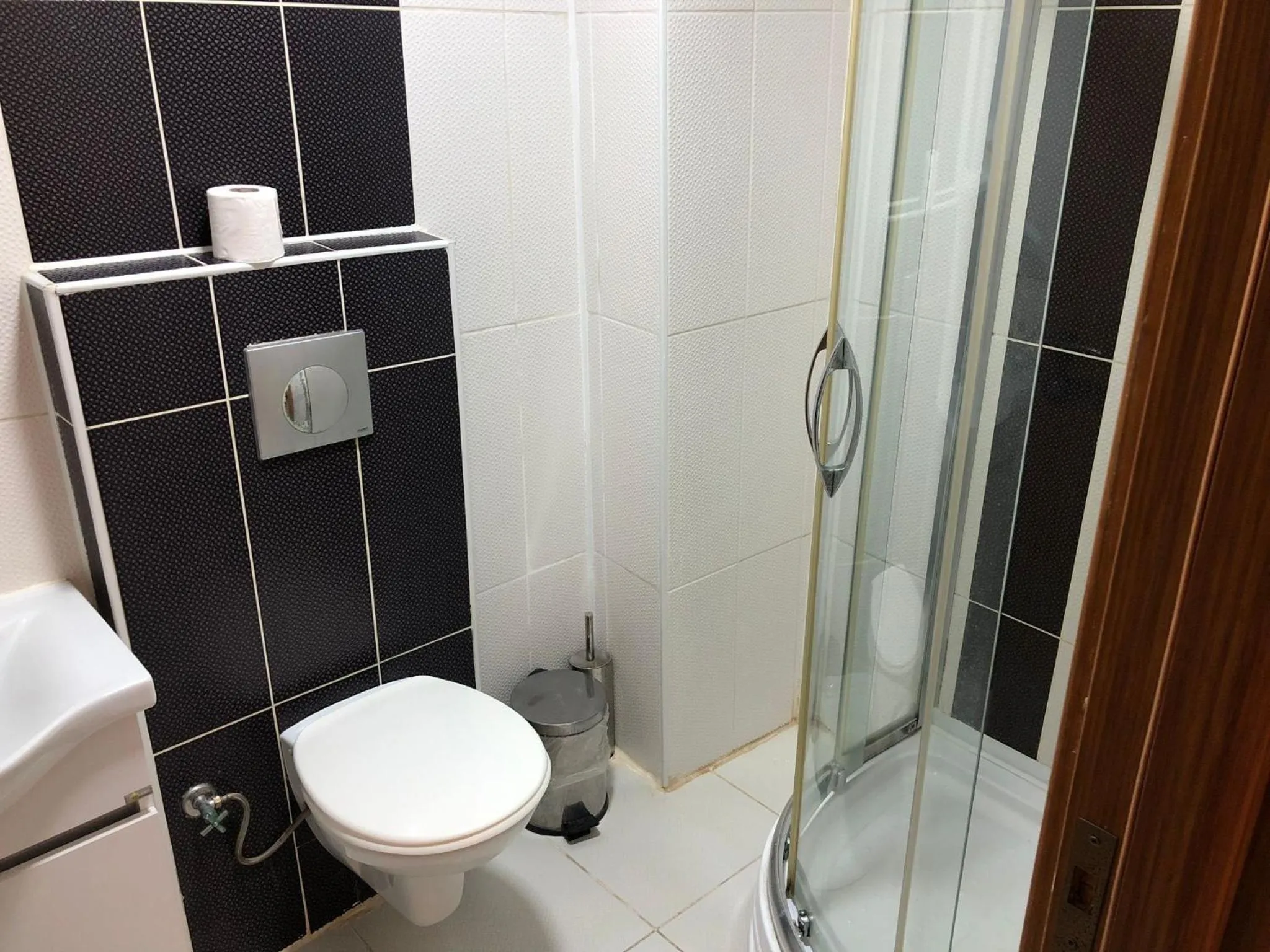 Shower in Berlin Hotel Nisantasi