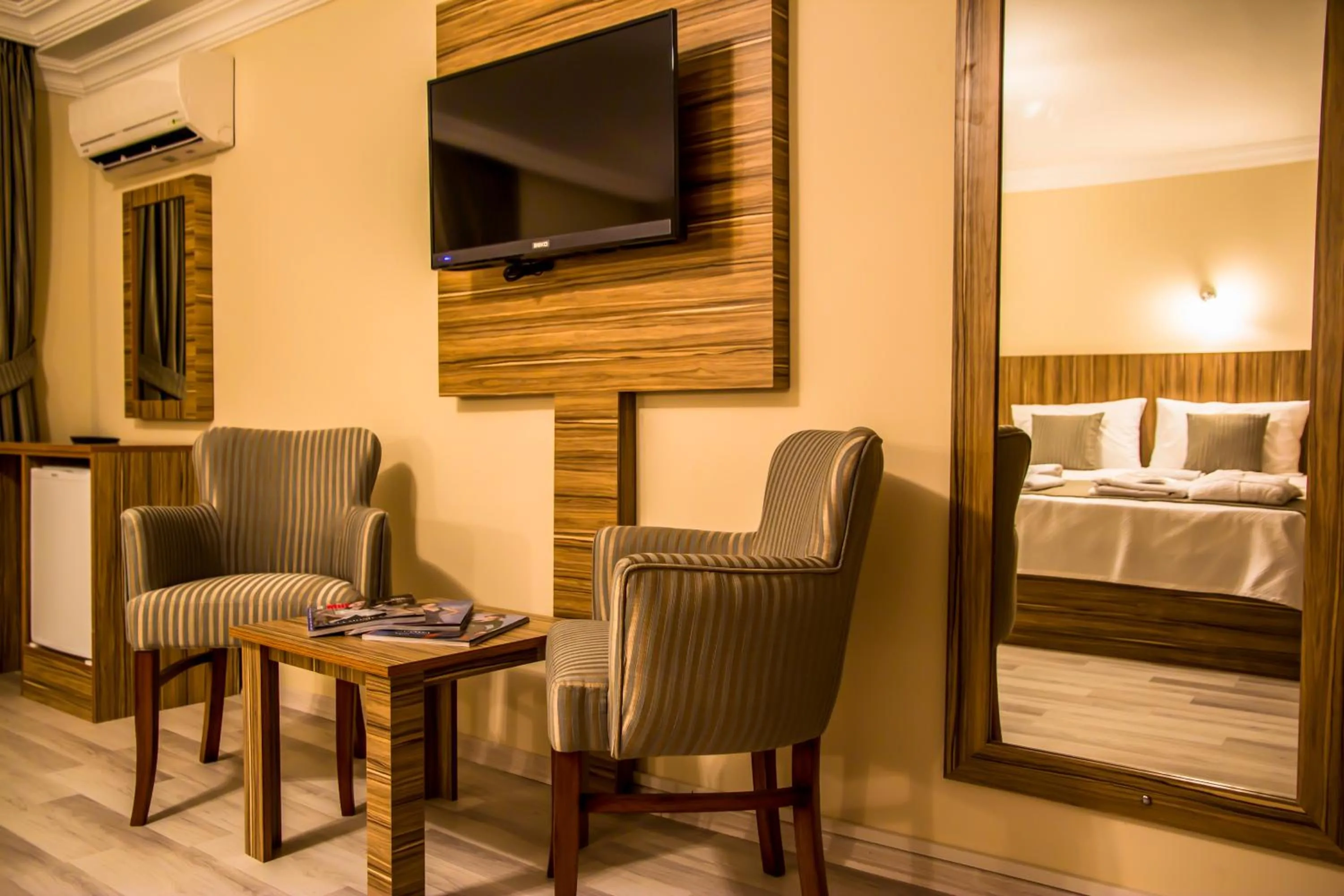 TV and multimedia, Bed in Berlin Hotel Nisantasi