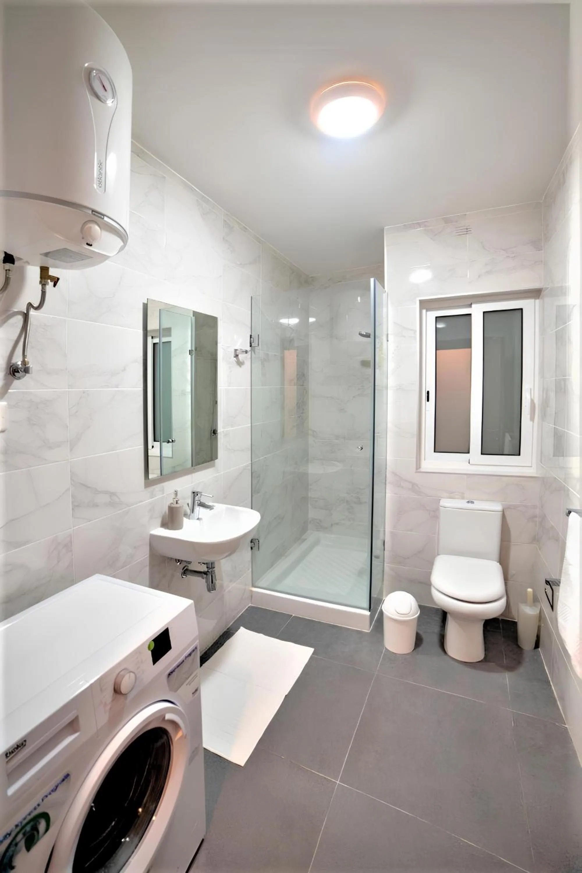 Shower in Elise Apartments