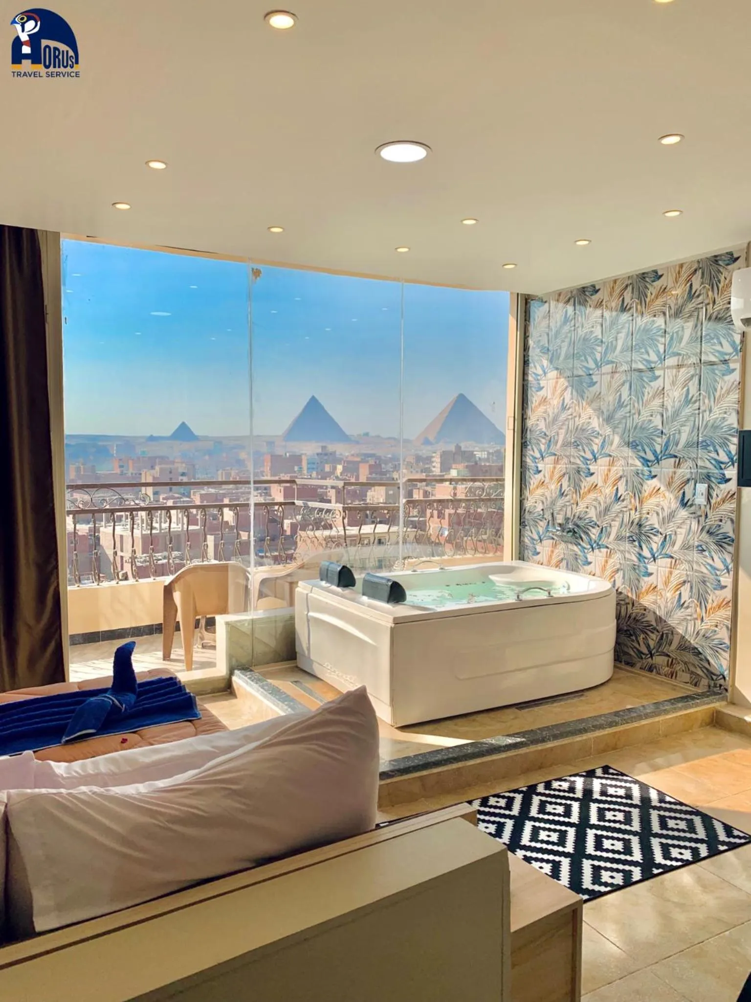 Horus Horizon INN Pyramids View