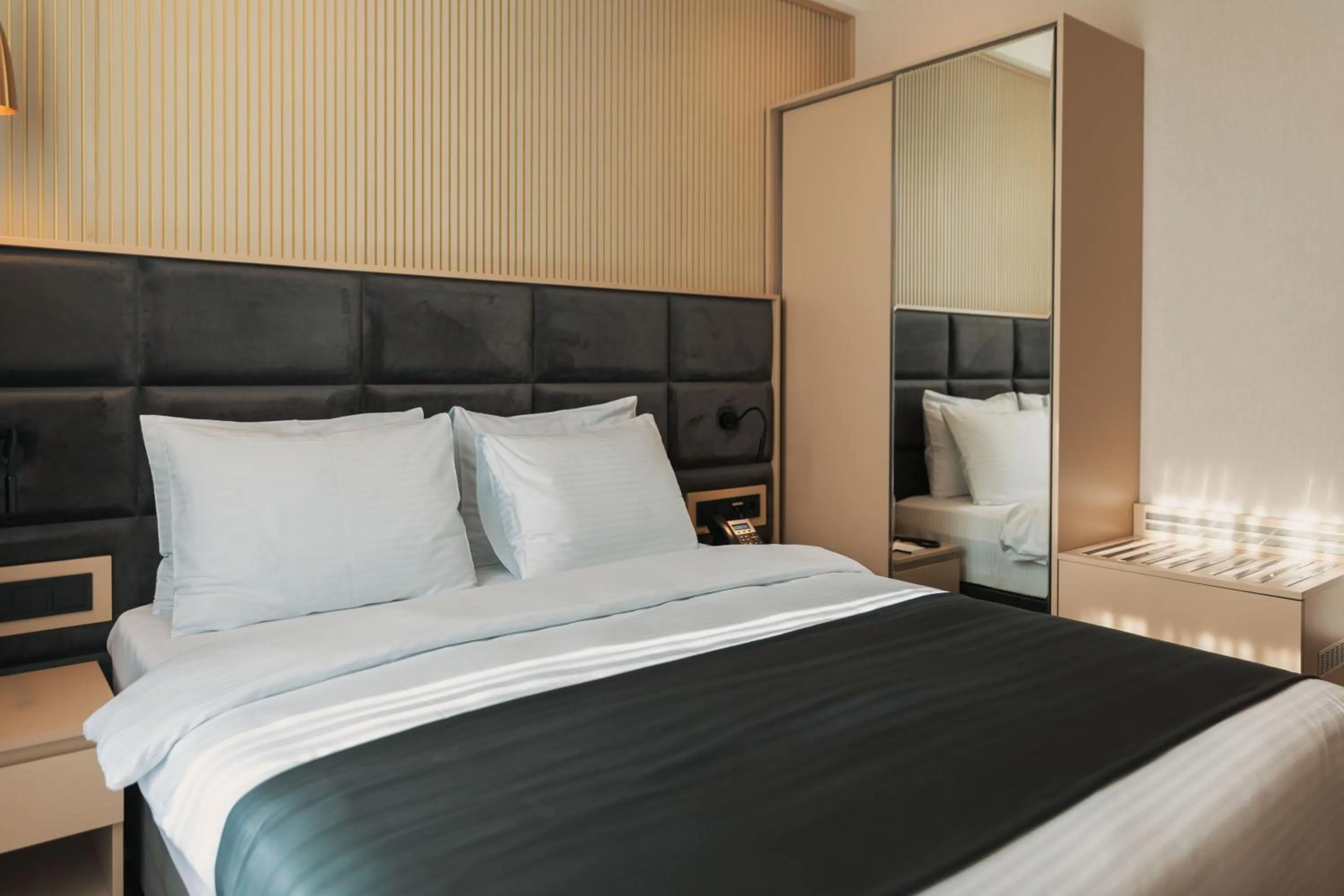 Photo of the whole room, Bed in Hotel Monday by DNT Group