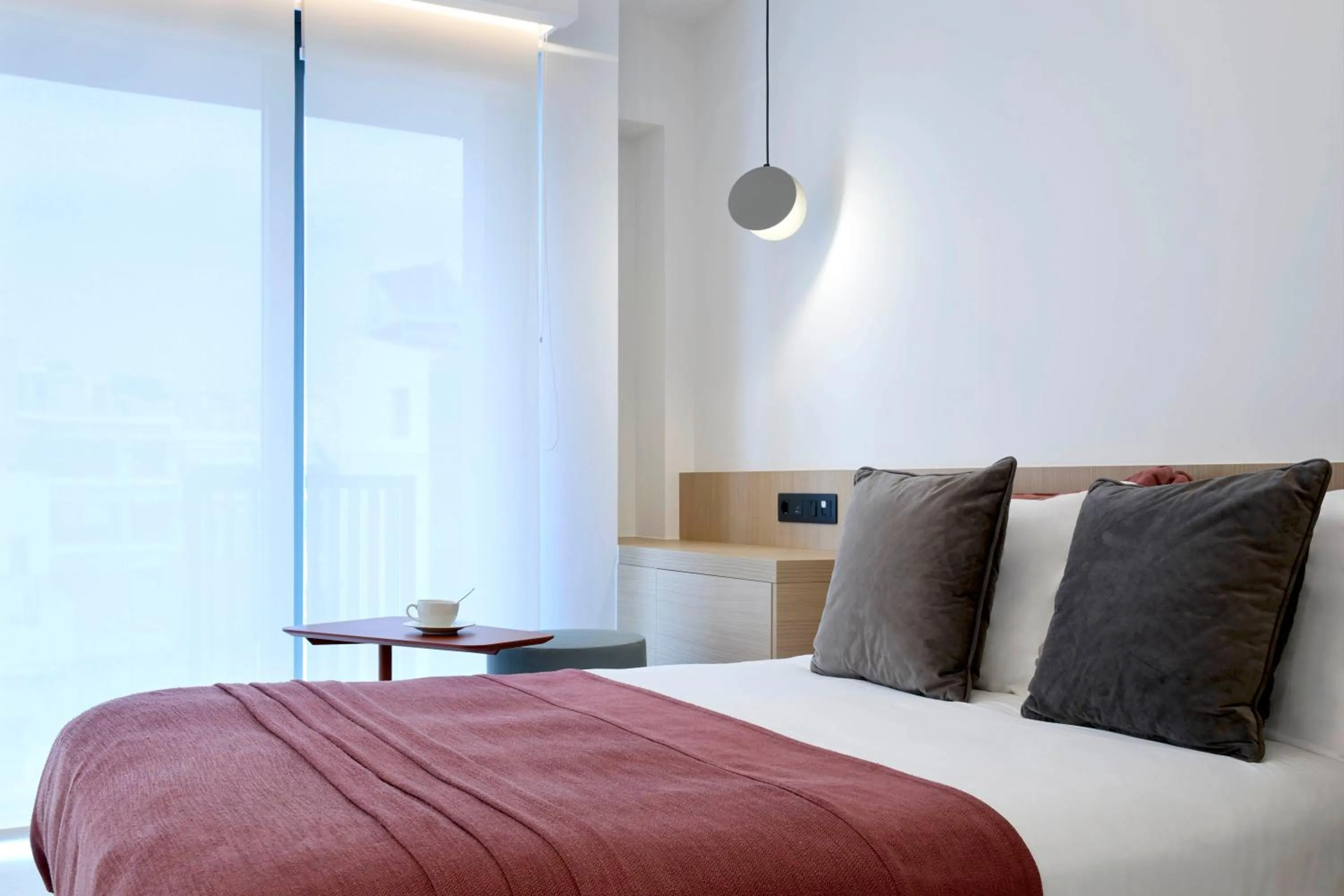 Bed in Twinn Downtown Piraeus, Santikos Collection