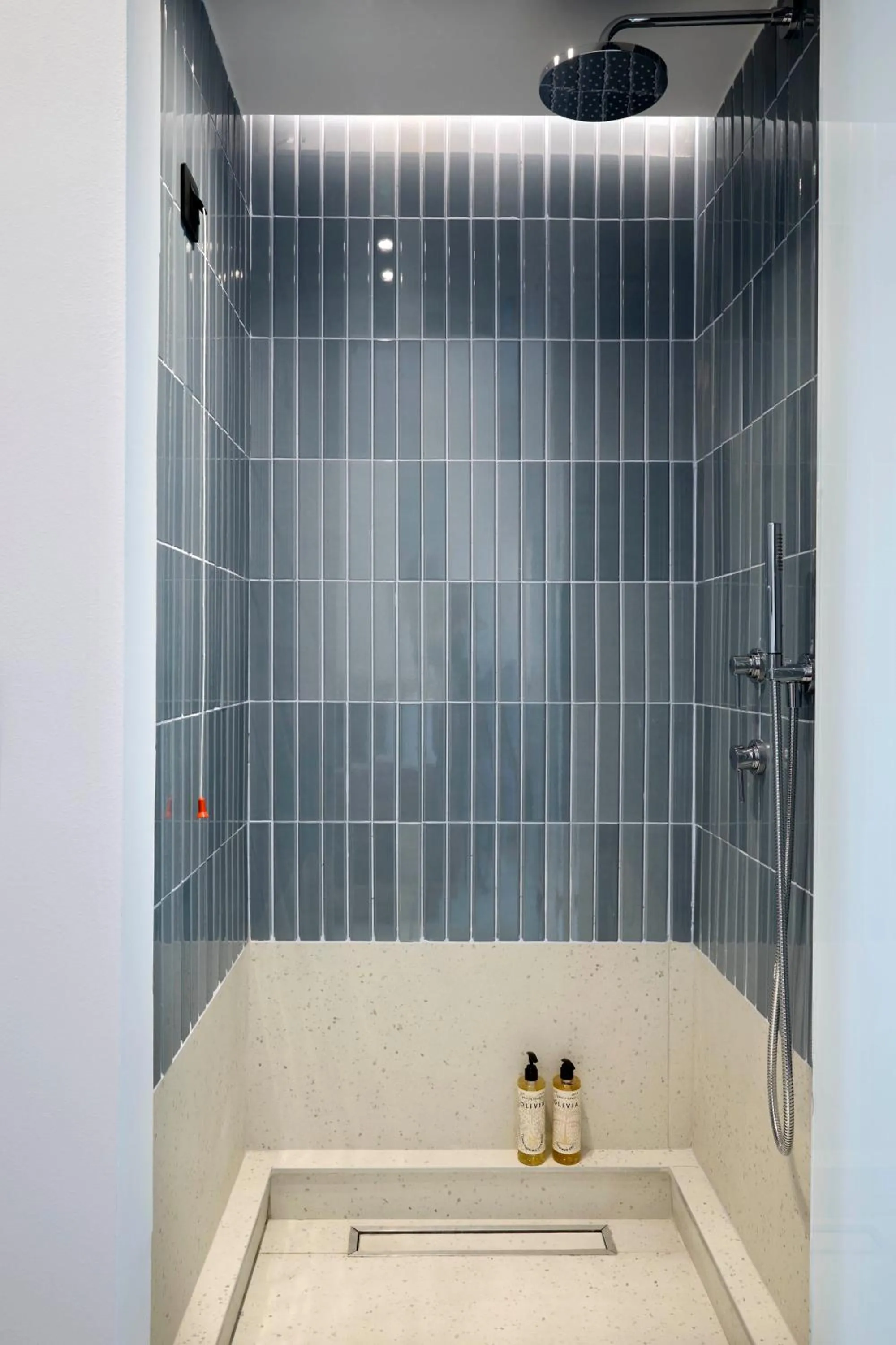 Twinn Downtown Piraeus, Santikos Collection