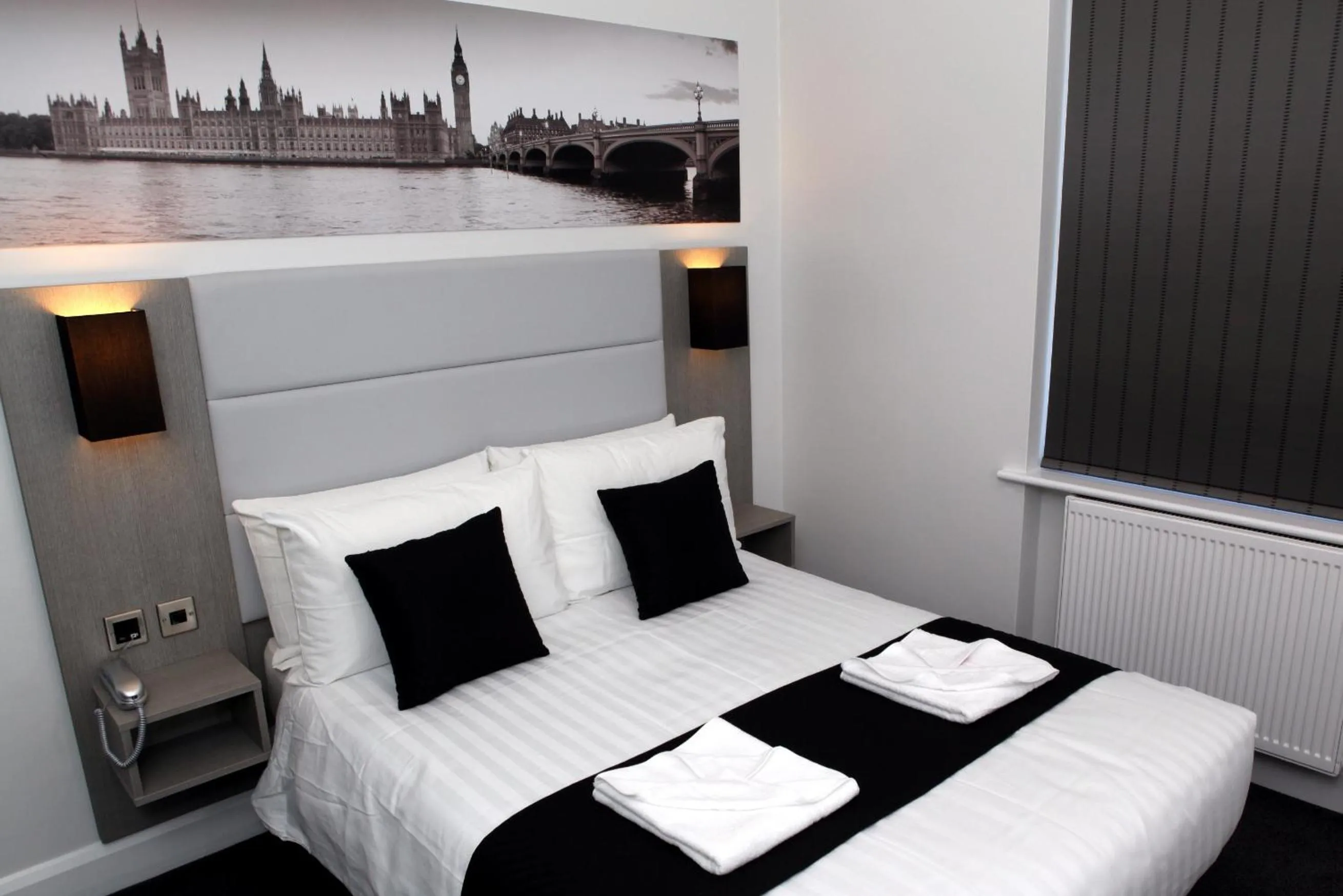 Decorative detail, Bed in The Omega Hotel