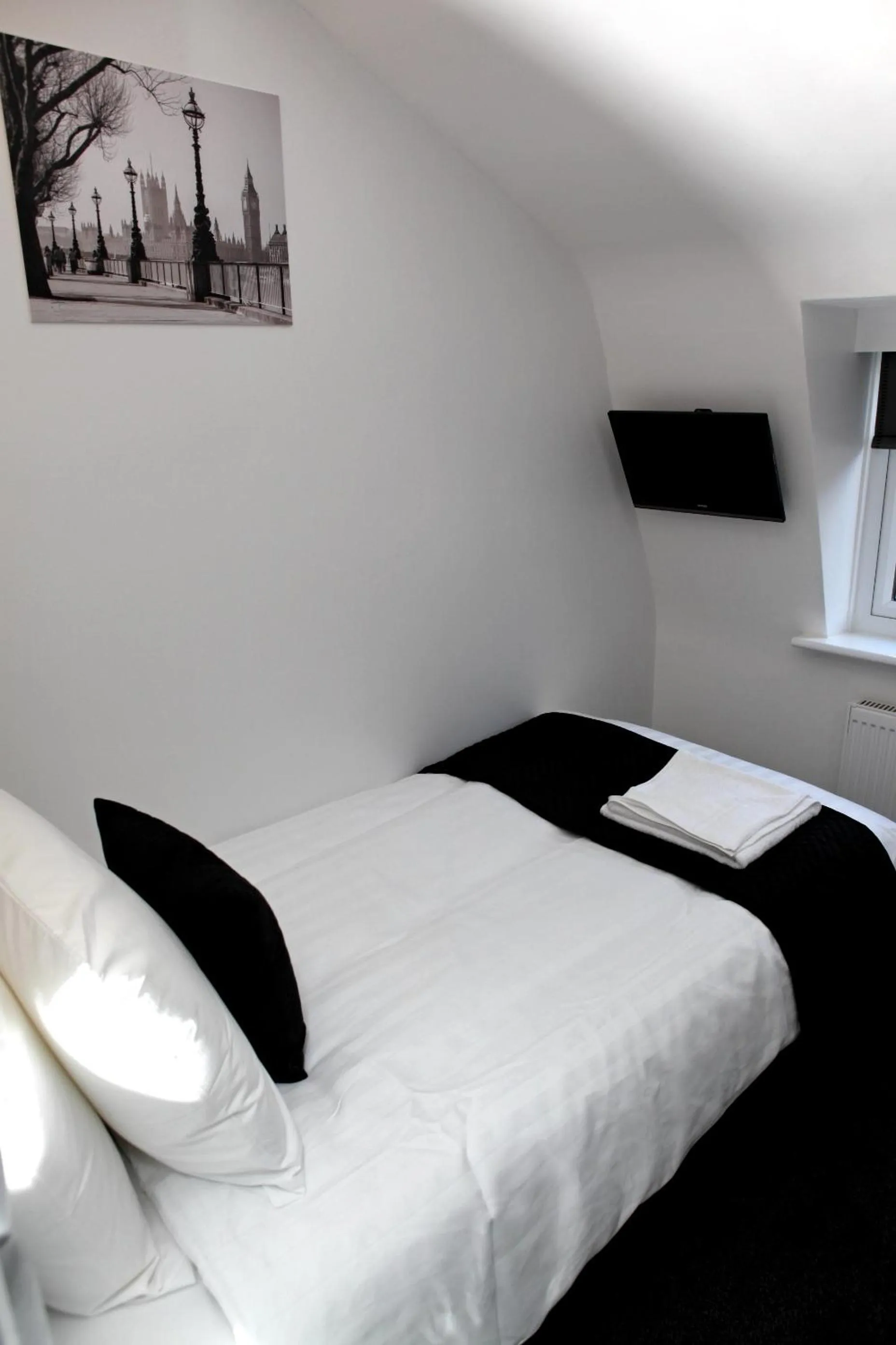 Photo of the whole room, Bed in The Omega Hotel