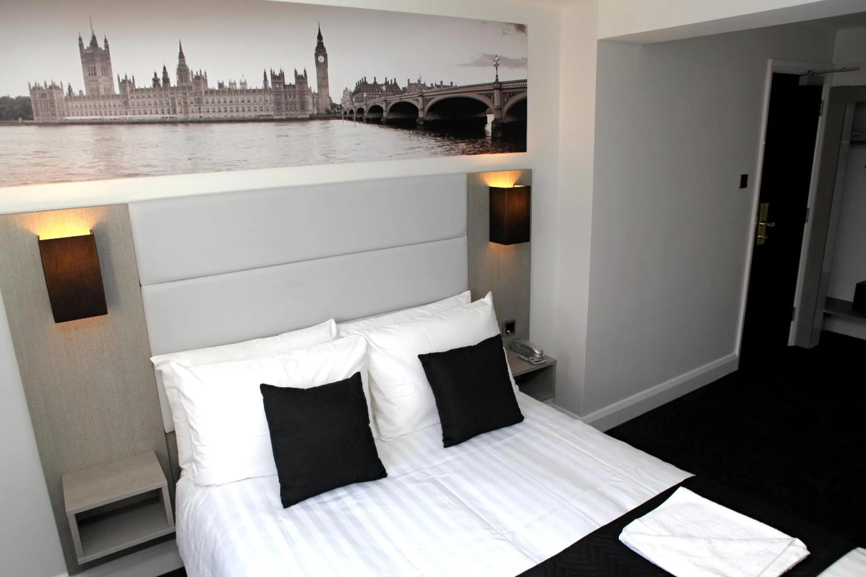 Decorative detail, Bed in The Omega Hotel