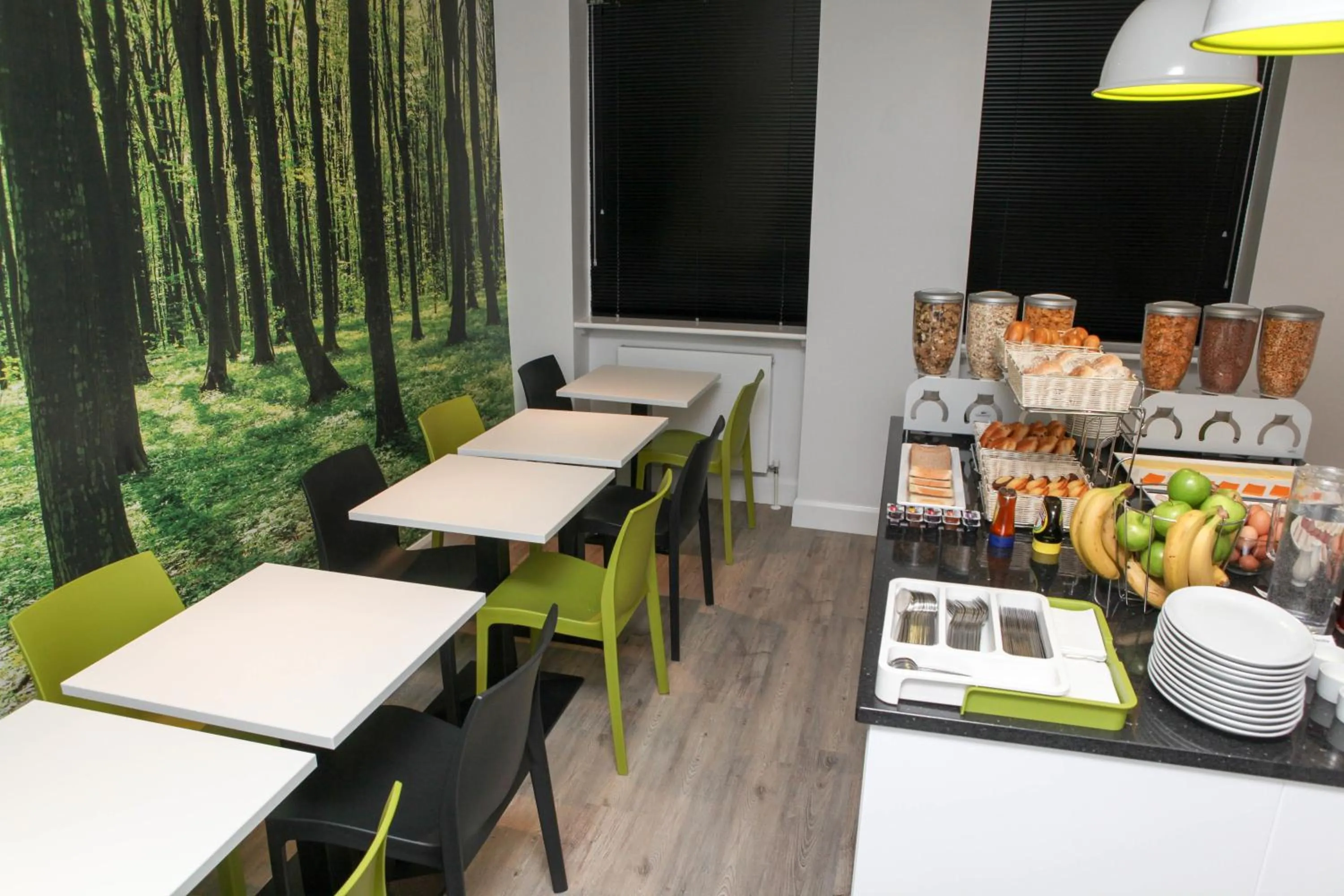 Restaurant/places to eat in The Omega Hotel