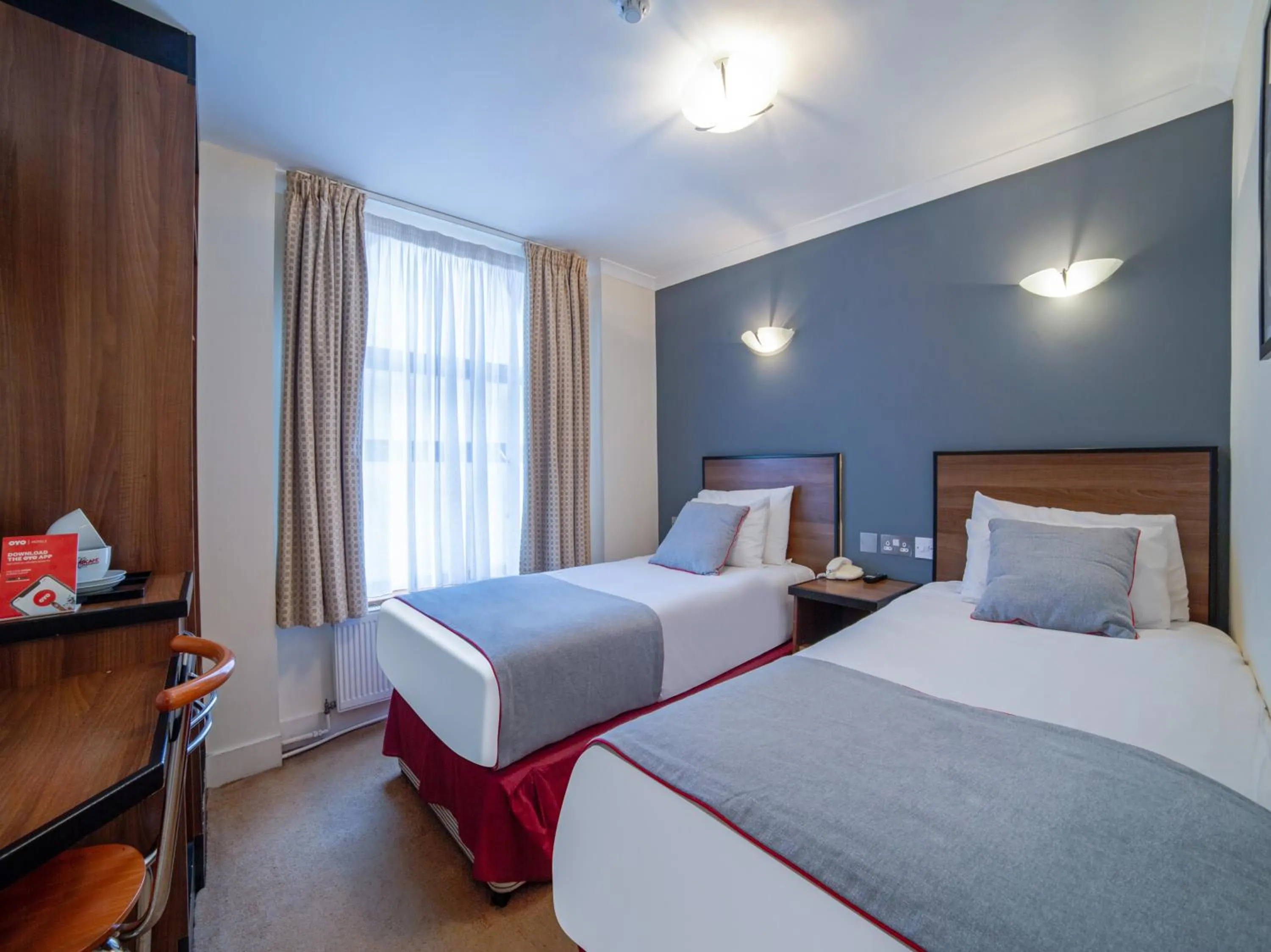 Bedroom, Bed in Elysee Hyde Park