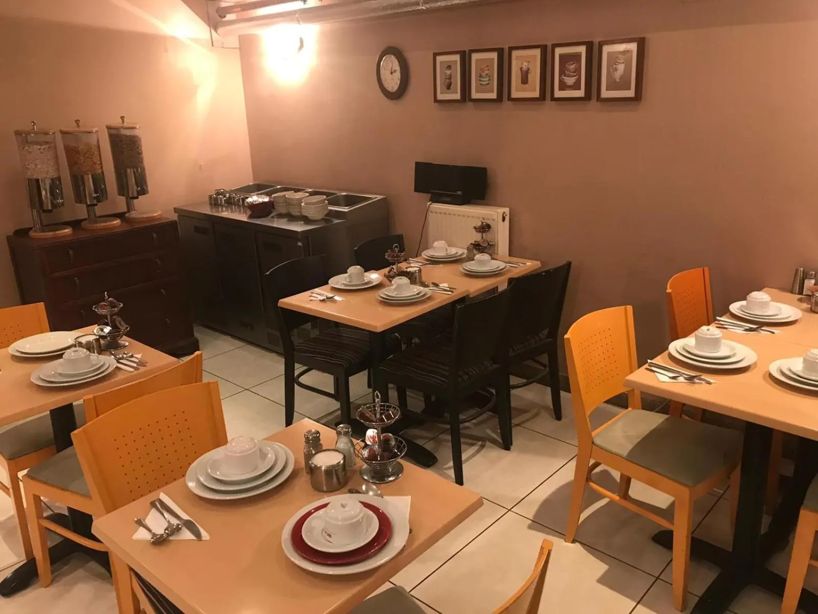 Breakfast in Elysee Hyde Park