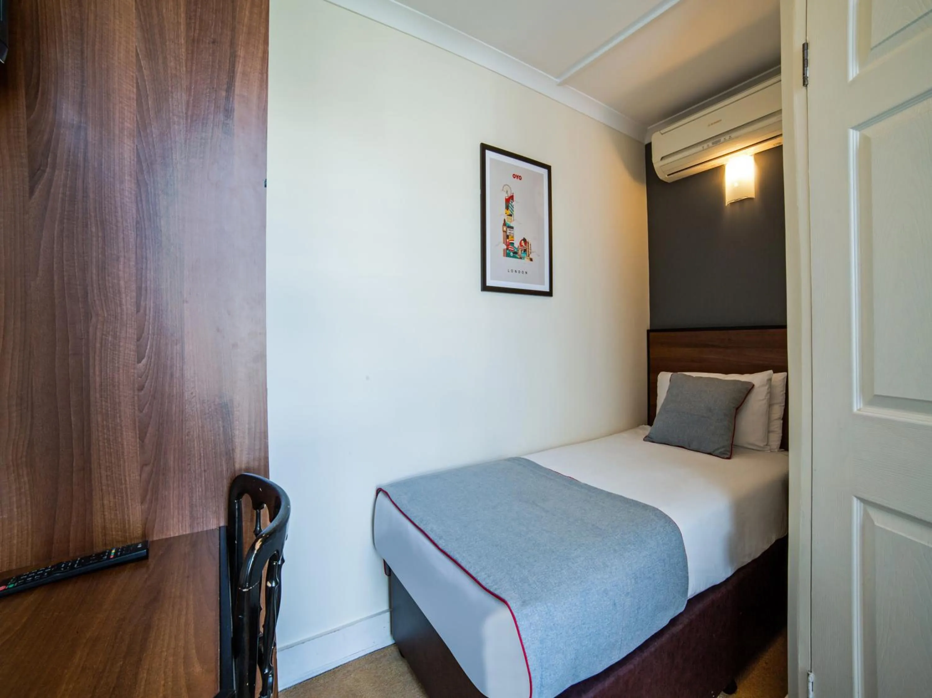 Bedroom, Bed in Elysee Hyde Park