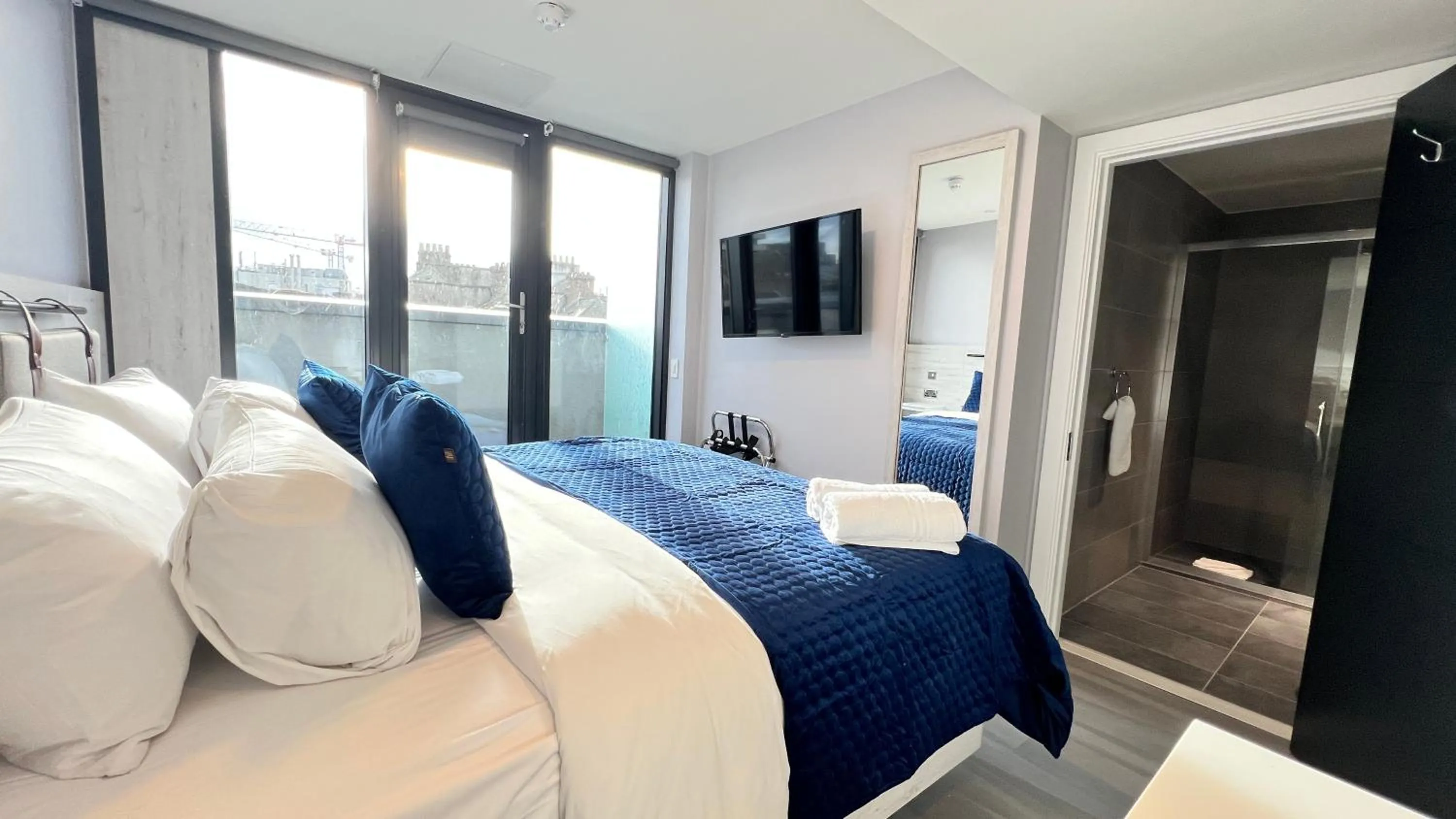 Bedroom, Bed in Wellington Temple Bar