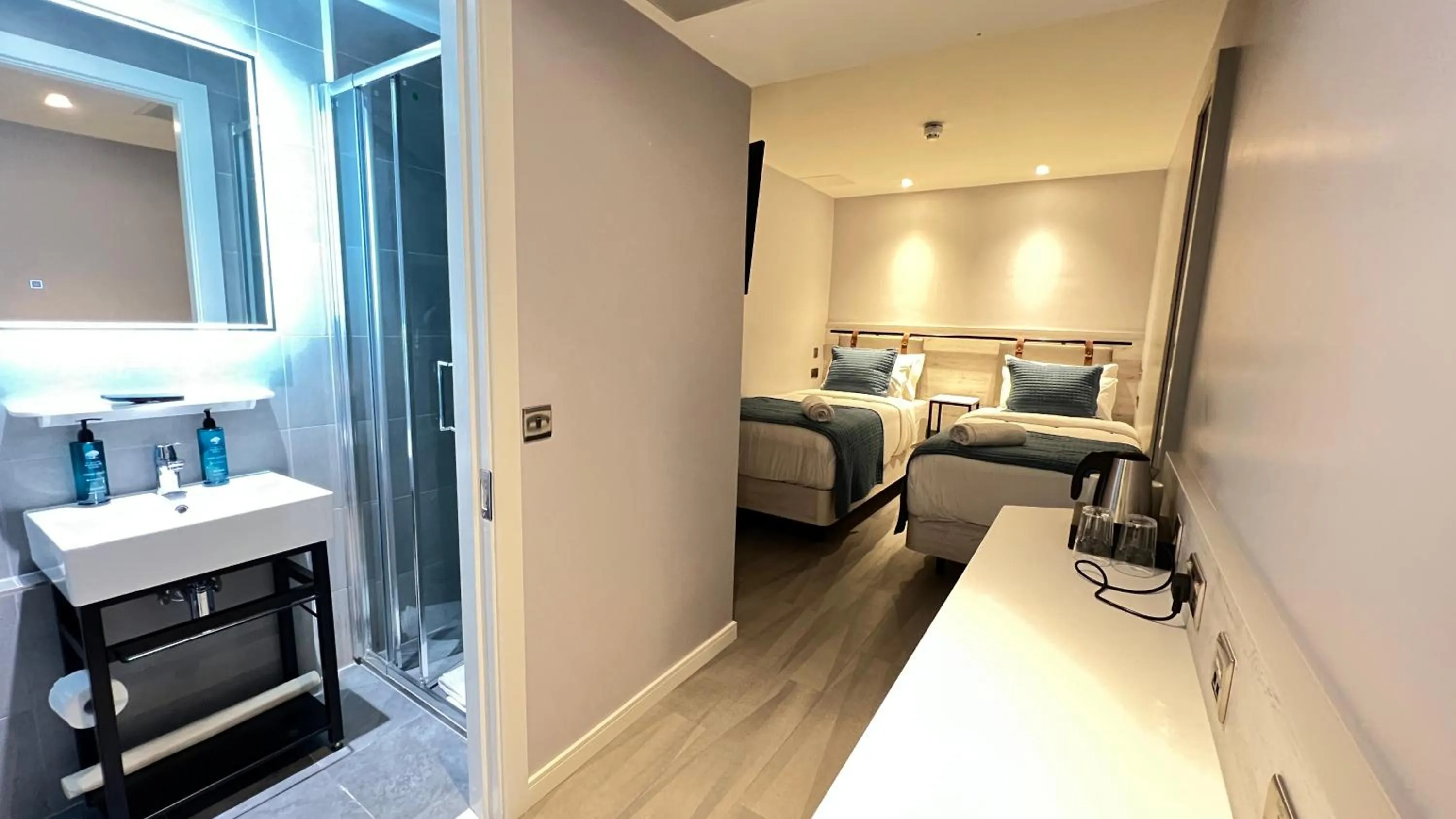 Bedroom, Bed in Wellington Temple Bar