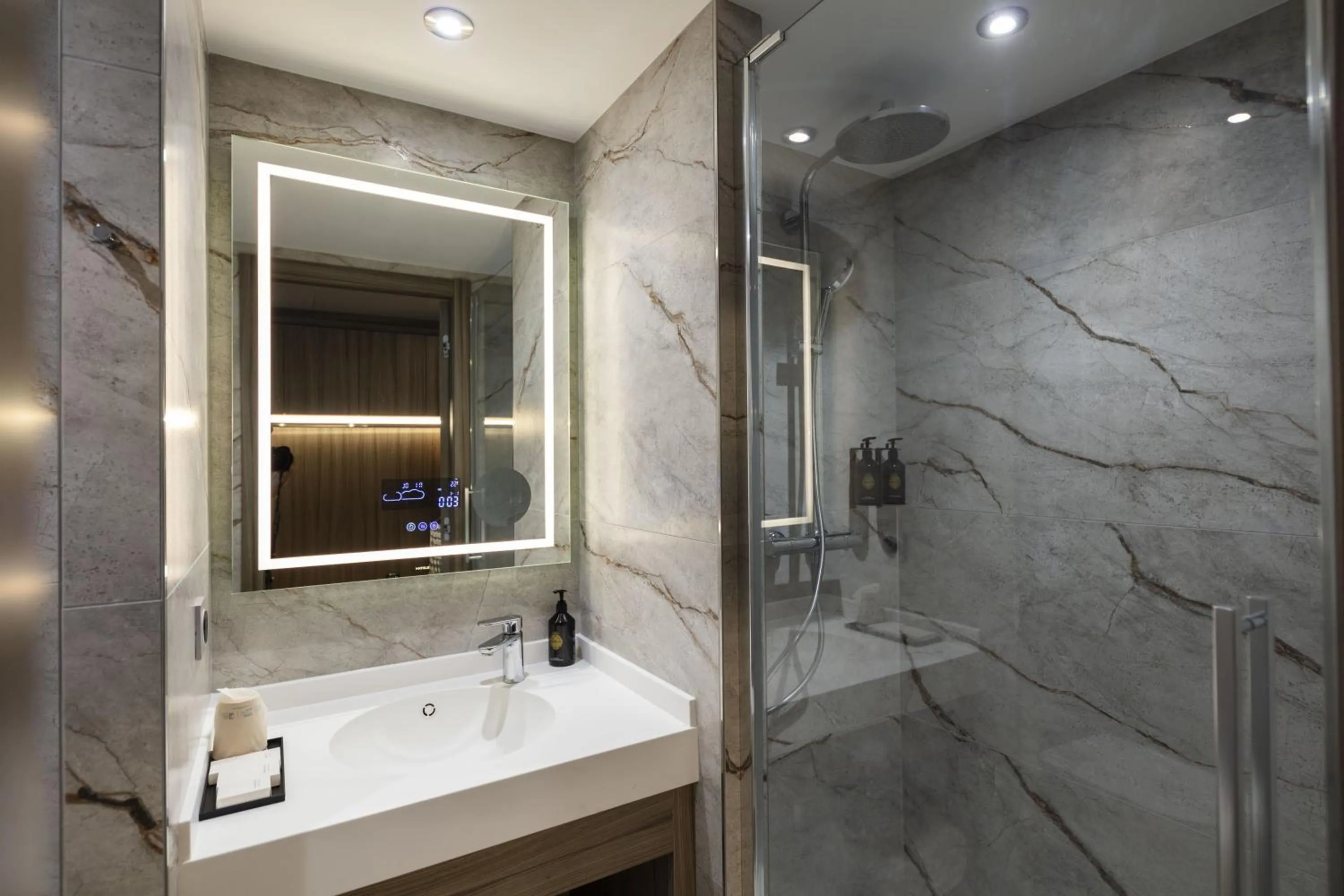 Bathroom in Ki Space Hotel & Spa - near Disneyland Paris