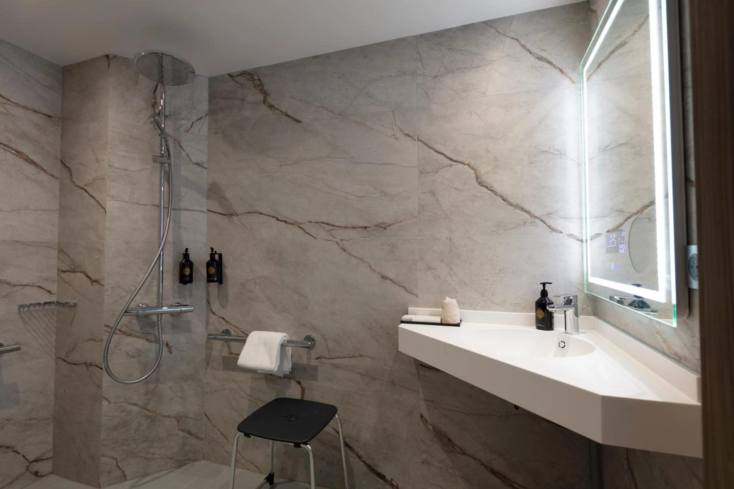 Bathroom in Ki Space Hotel & Spa - near Disneyland Paris