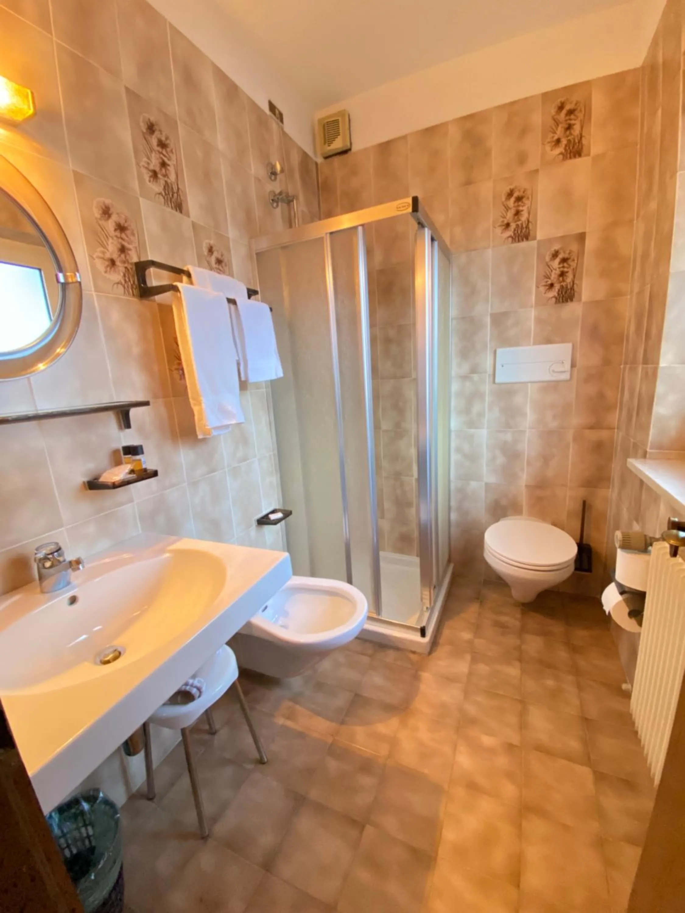 Bathroom in Affittacamere Garden Cavalese