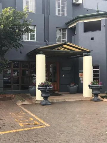 Property building in Airport Inn and Suites