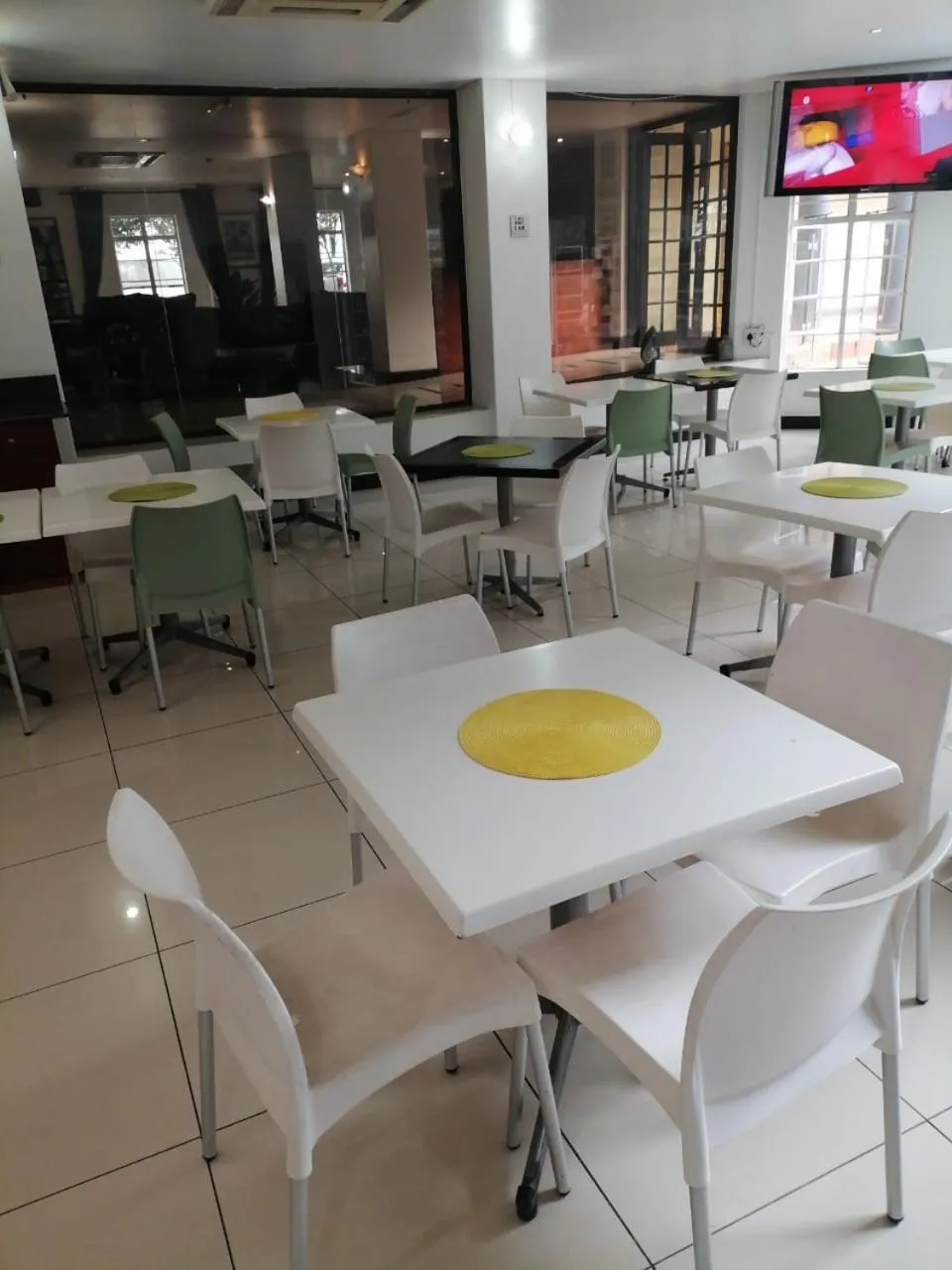 Restaurant/places to eat in Airport Inn and Suites