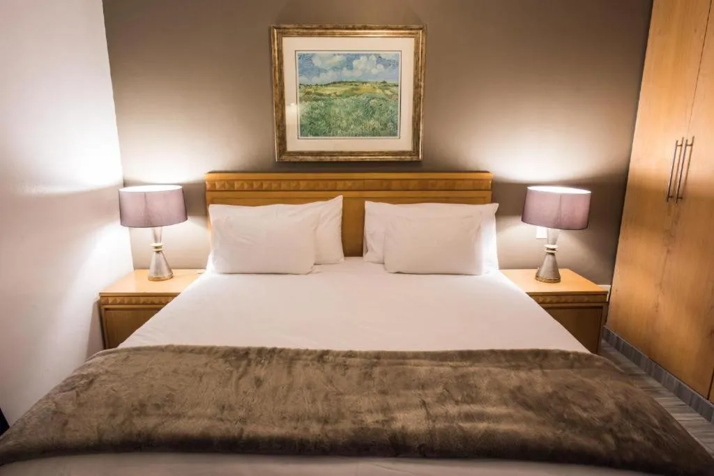 Bedroom, Bed in Airport Inn and Suites