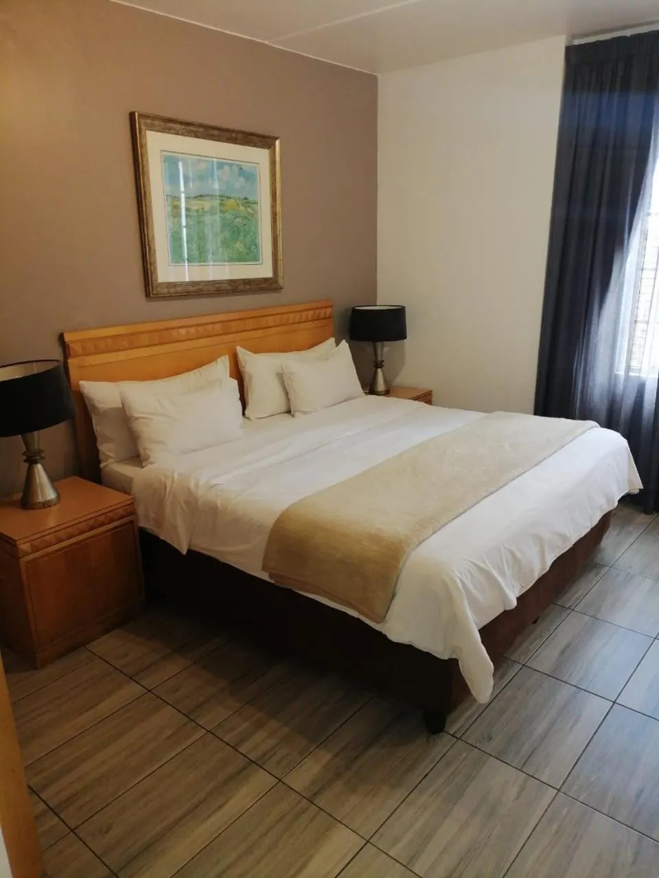 Photo of the whole room, Bed in Airport Inn and Suites