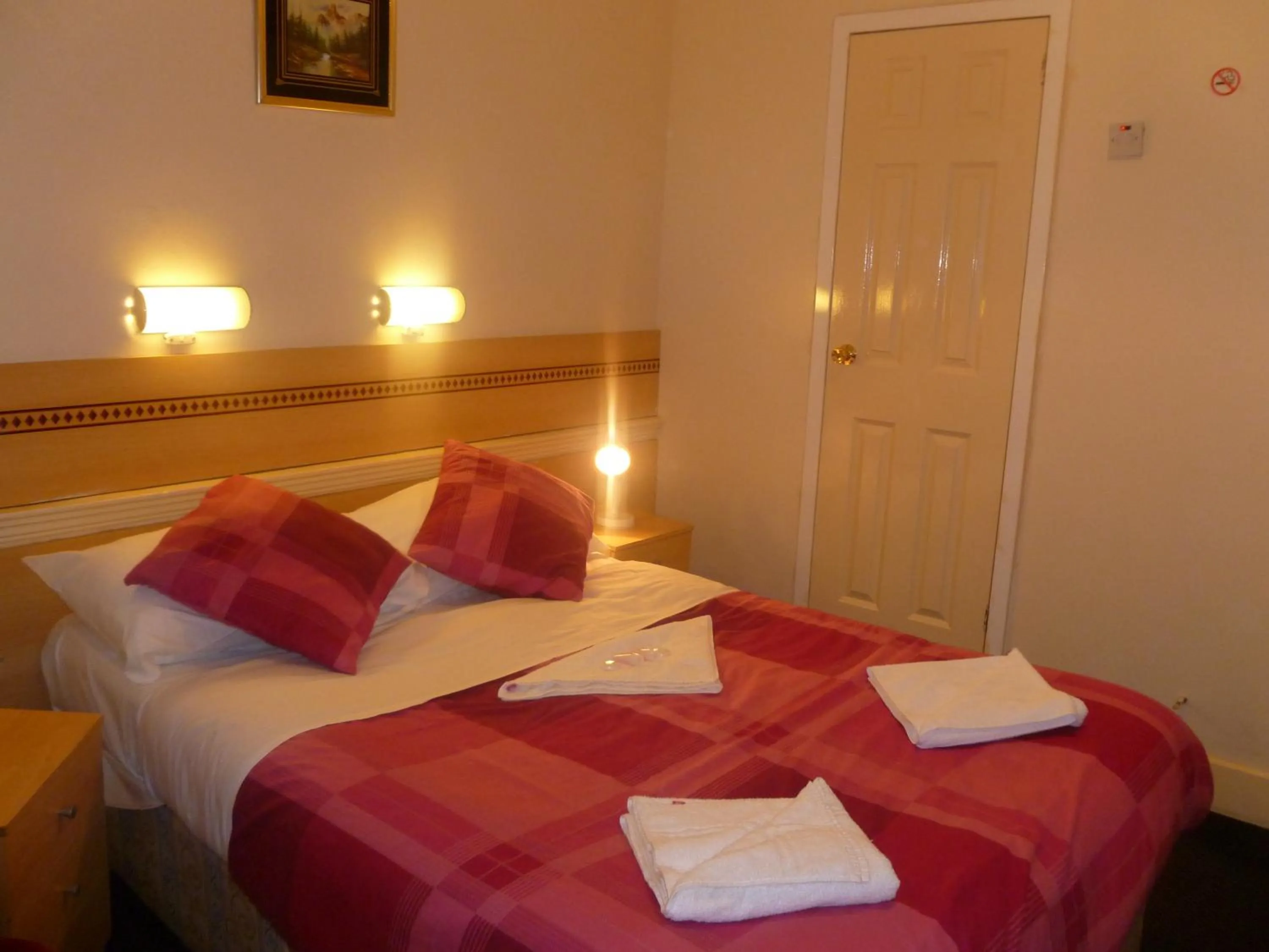 Bed in Grenville House Hotel