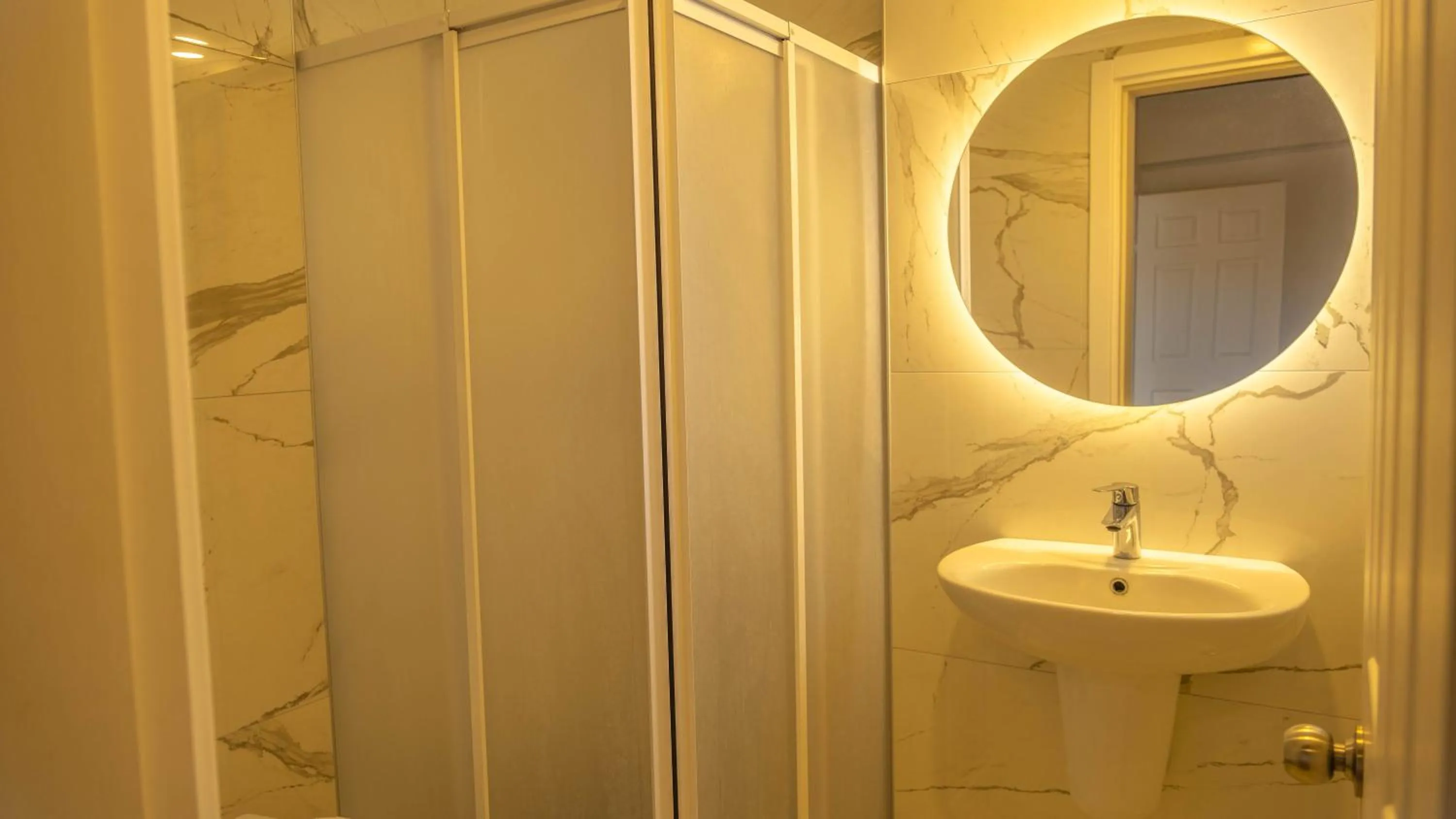 Bathroom in Muskebi Apart Otel