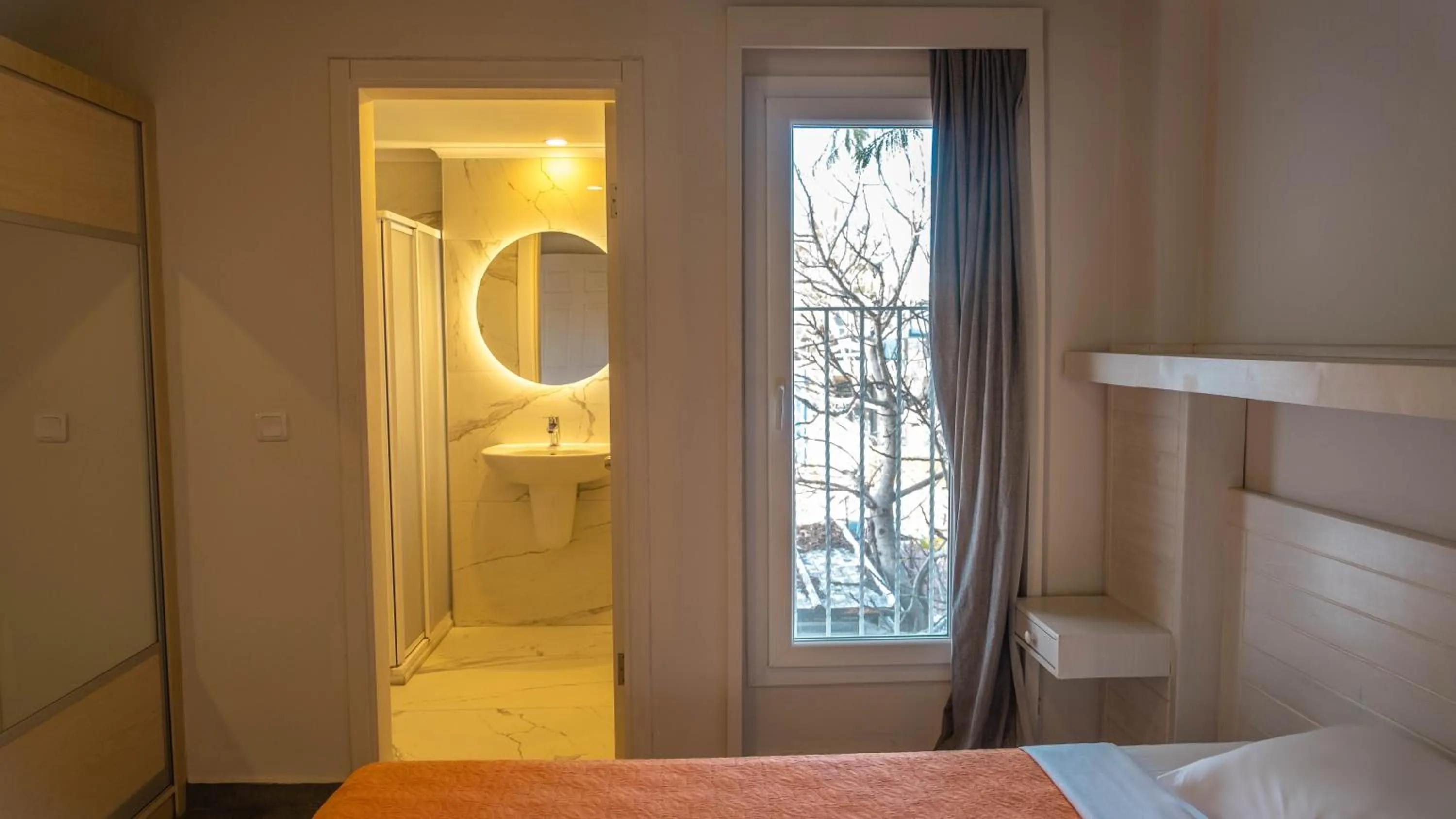 Bathroom, Bed in Muskebi Apart Otel