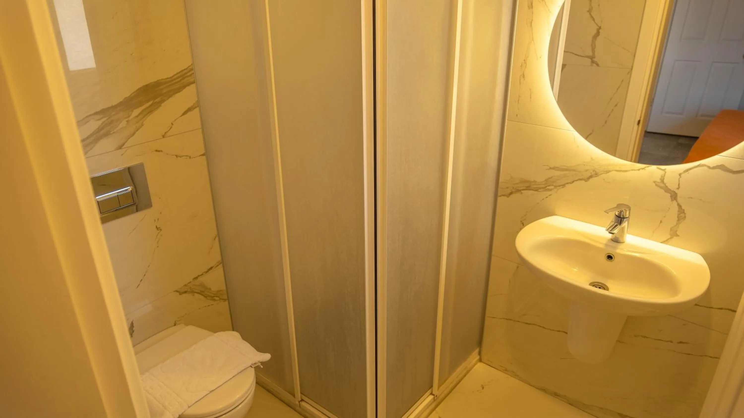 Shower in Muskebi Apart Otel