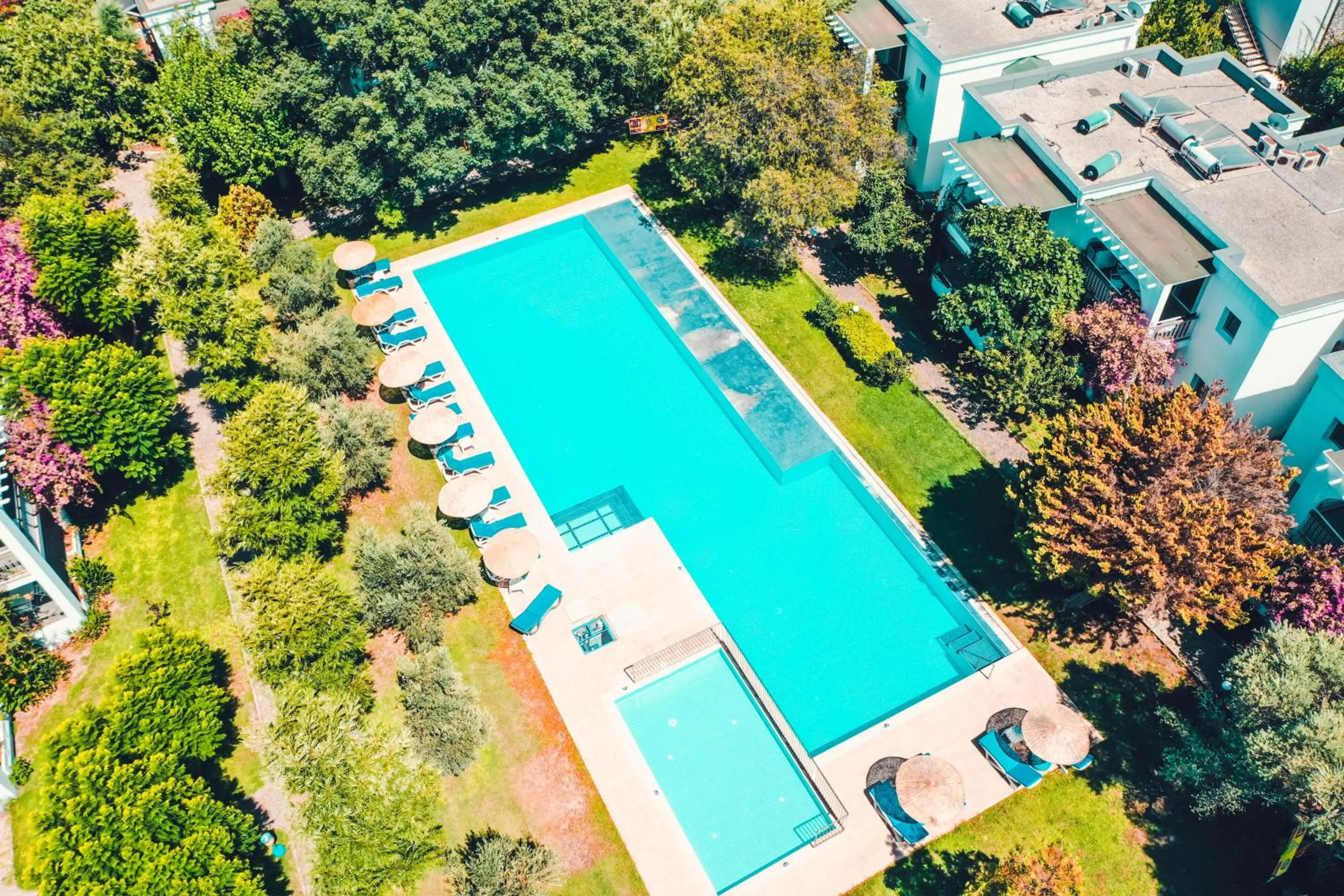 Swimming pool in Muskebi Apart Otel