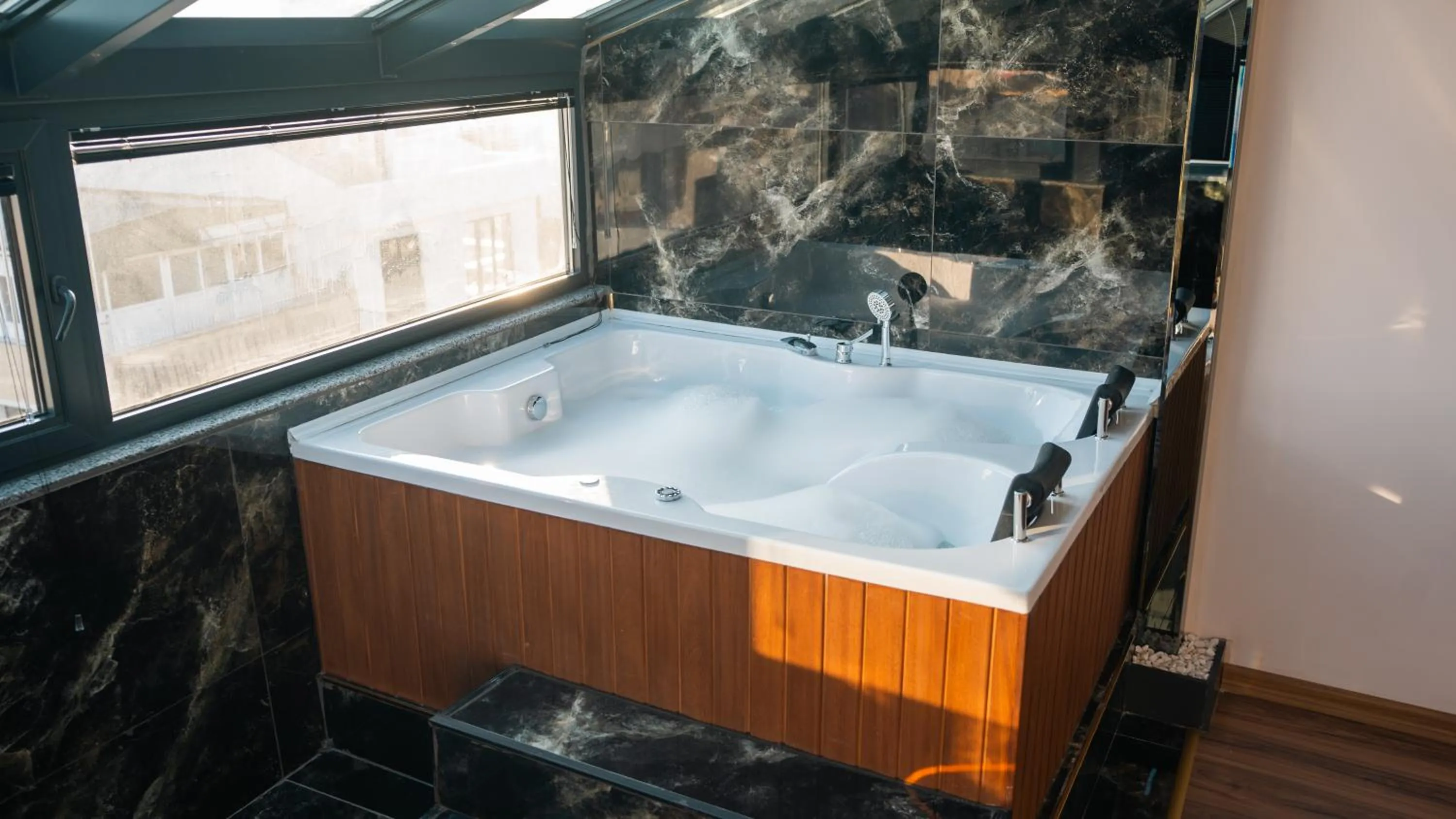 Hot Tub in Cip Hotel & Spa - İstanbul Bakırköy City Center