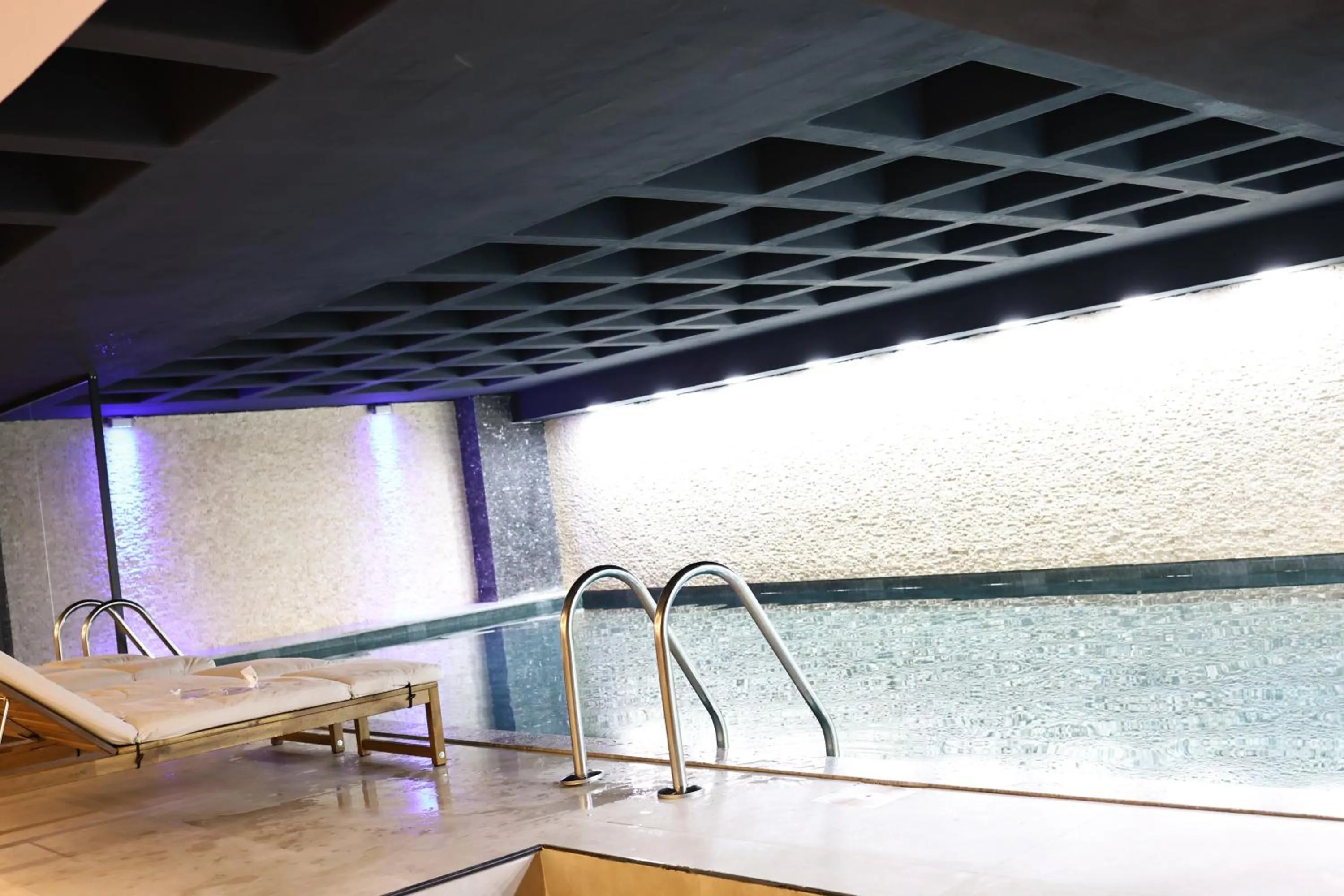 Swimming pool in Cip Hotel & Spa - İstanbul Bakırköy City Center