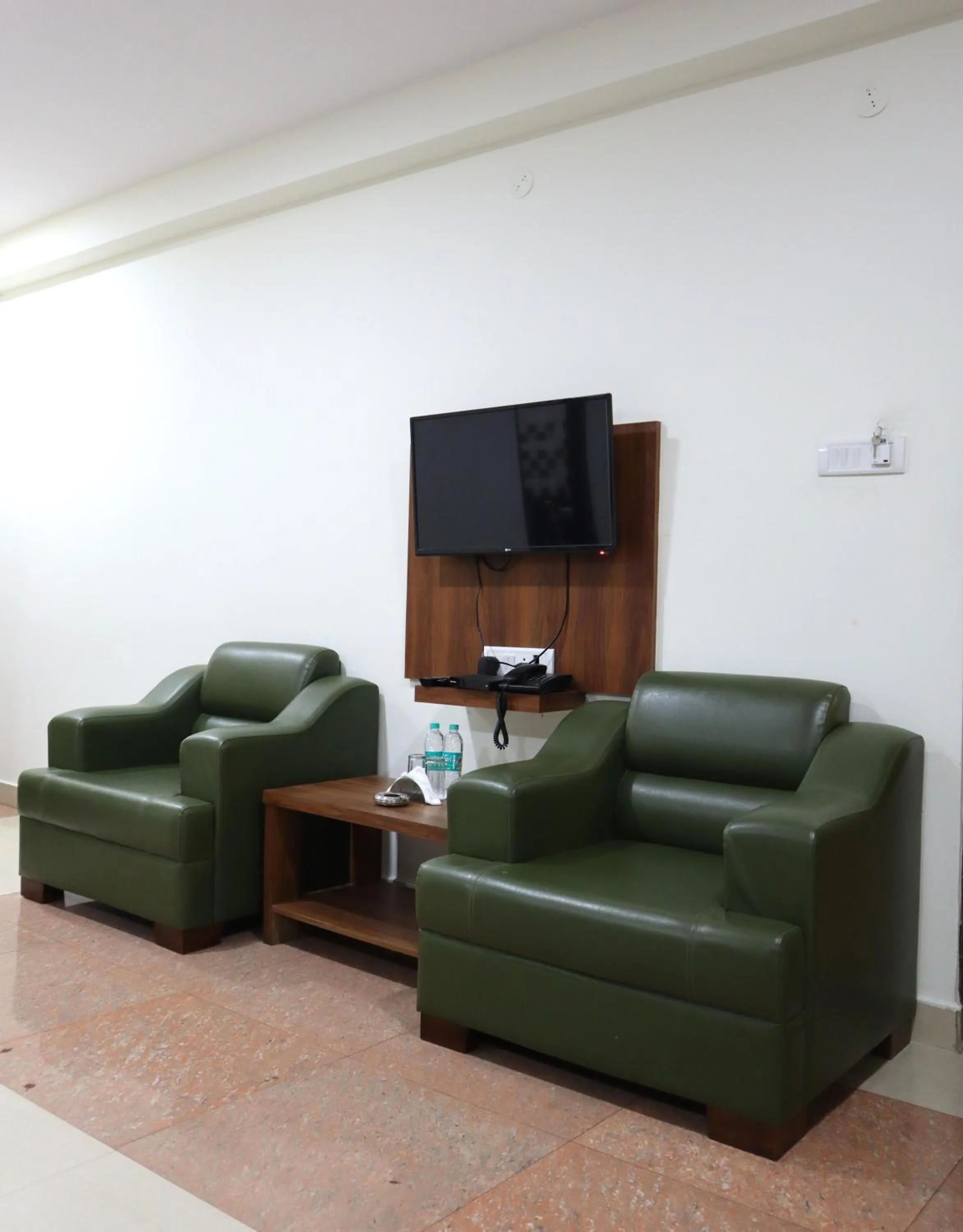 TV and multimedia in NO 7 Grandeur Hotel