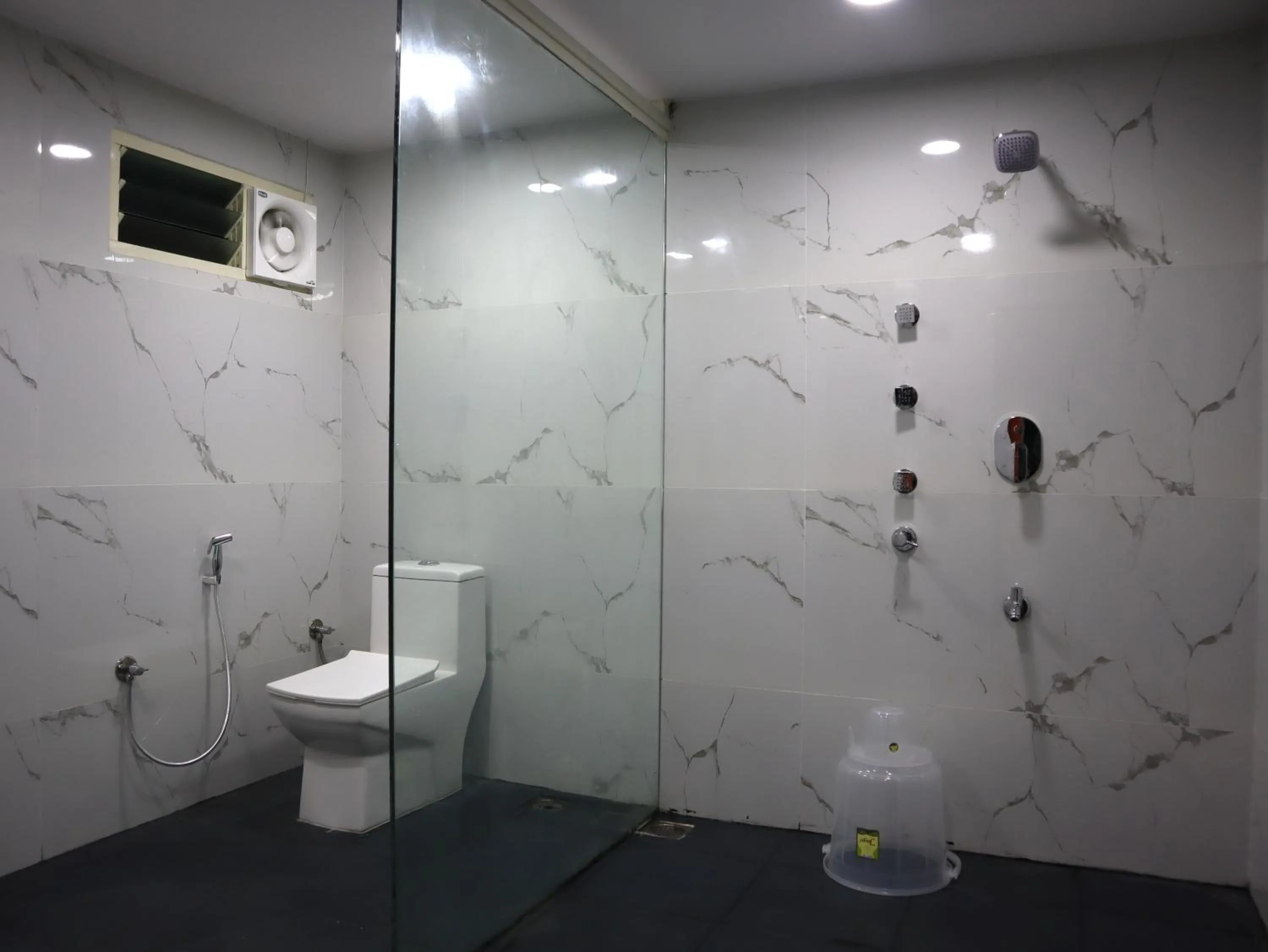 Shower in NO 7 Grandeur Hotel