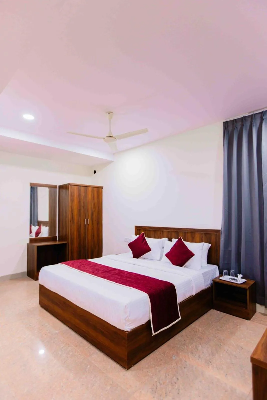 Bed in NO 7 Grandeur Hotel