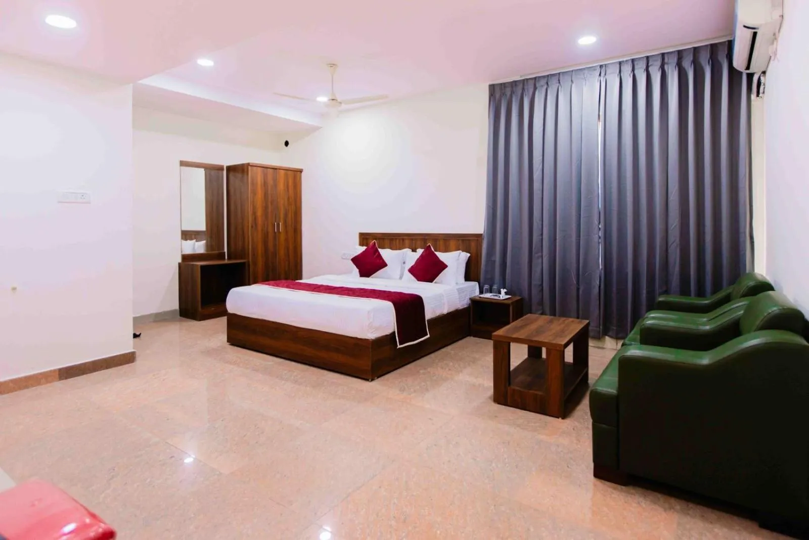 Bed in NO 7 Grandeur Hotel