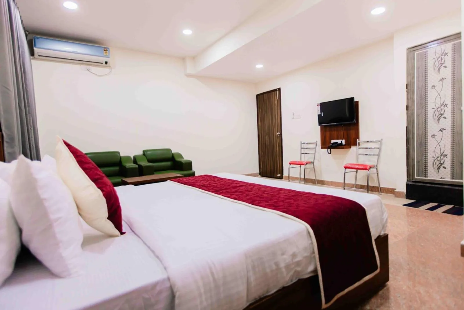 Bed in NO 7 Grandeur Hotel