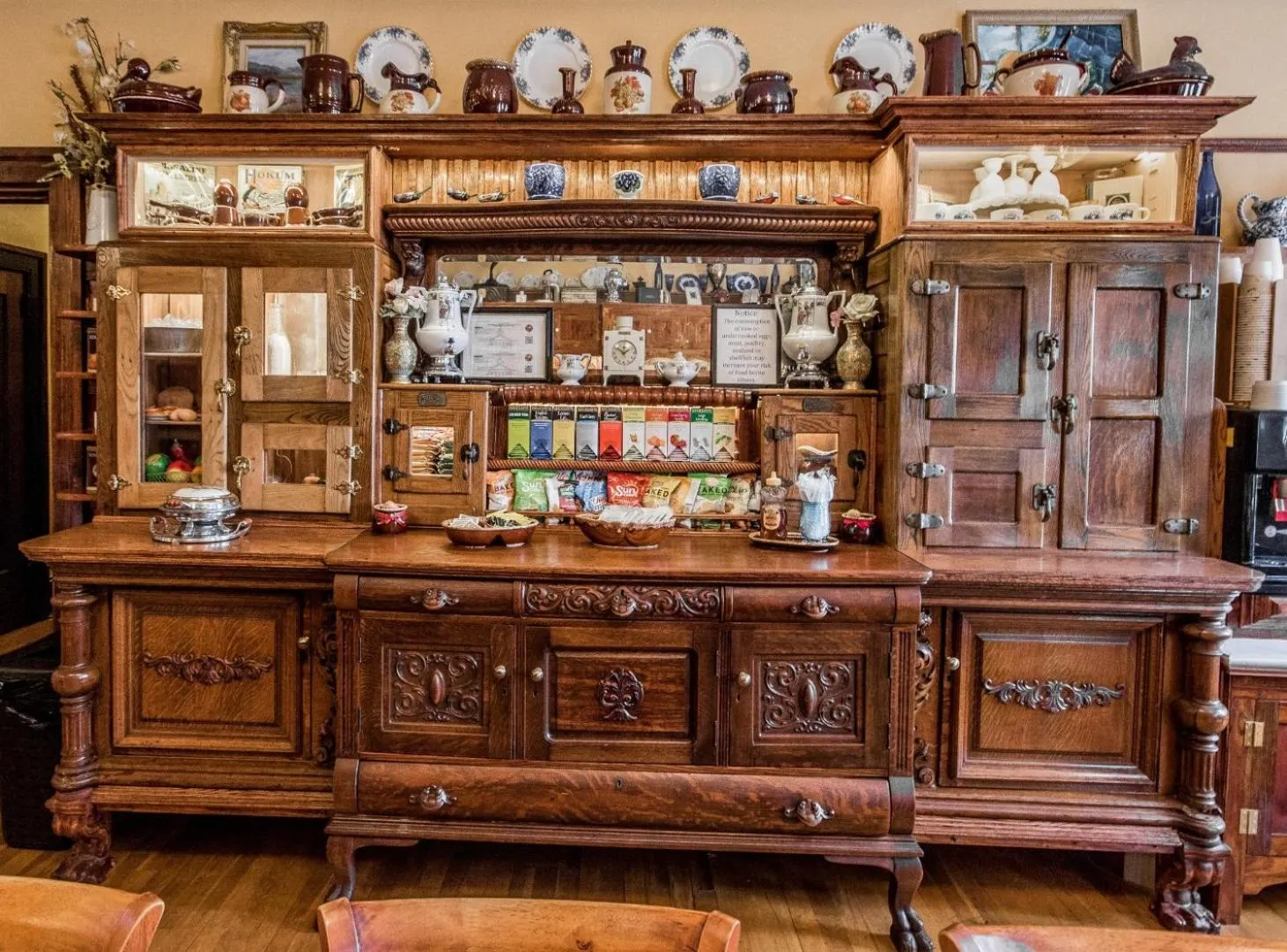 Coffee/tea facilities in The Edgewater Hotel