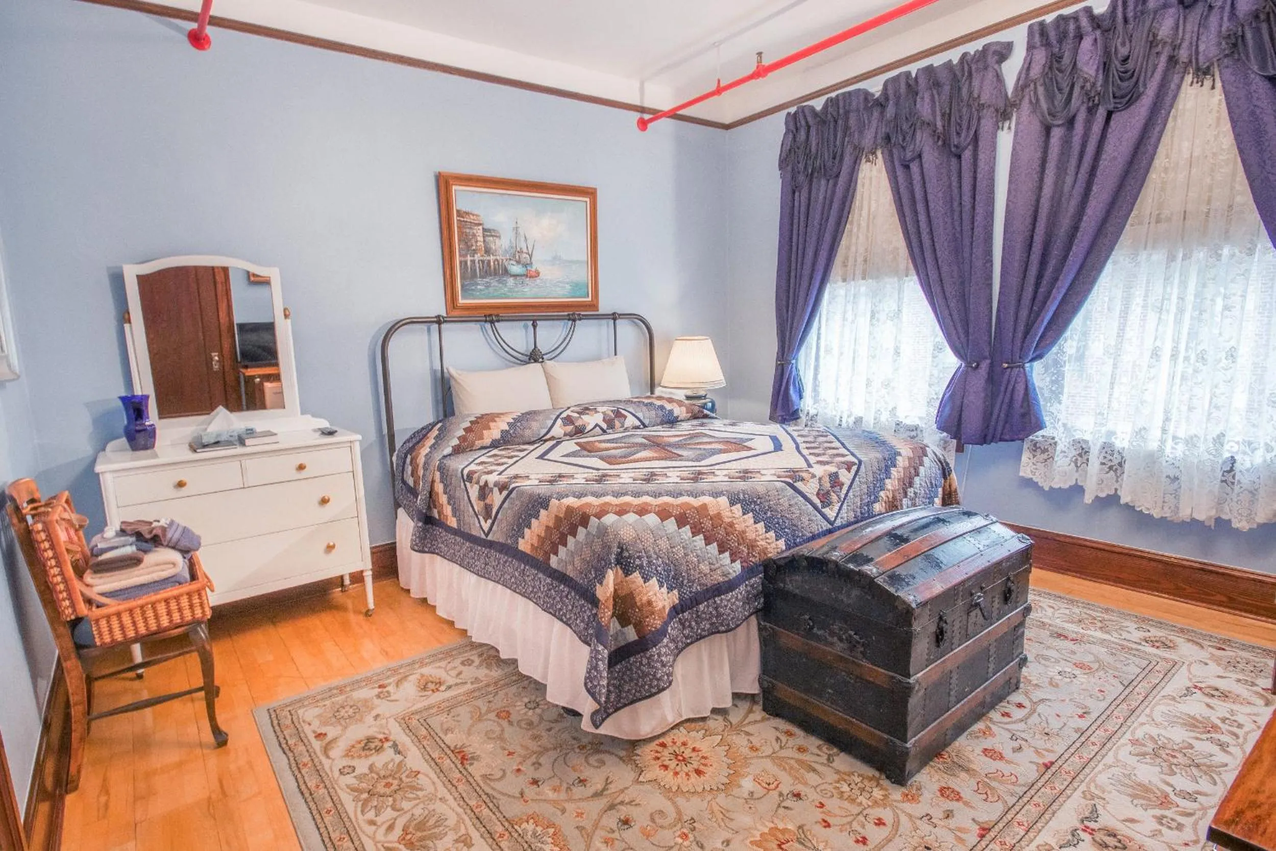 Photo of the whole room in The Edgewater Hotel